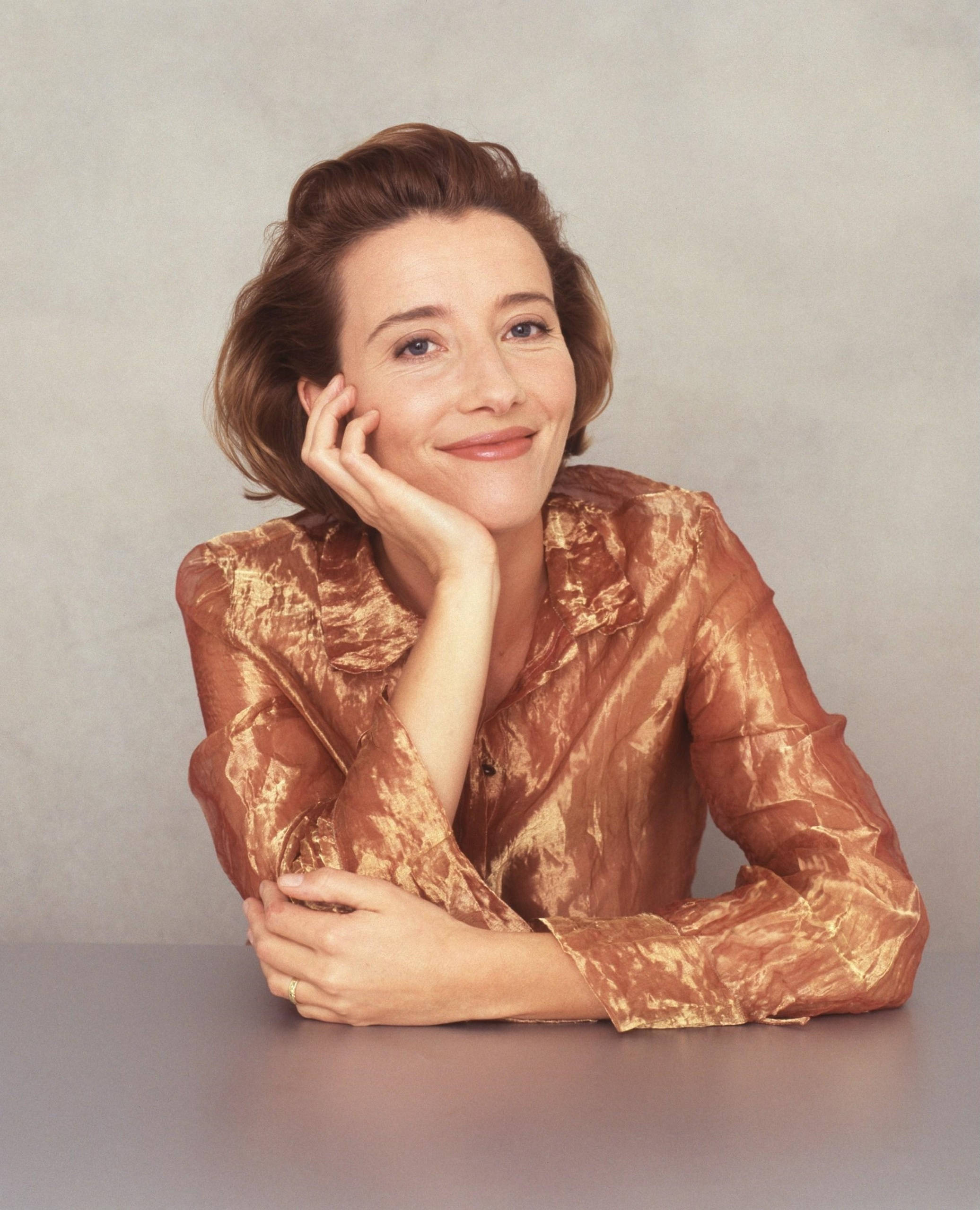 Emma Thompson, warm brown hair, gentle smile, 2K Phone Wallpaper