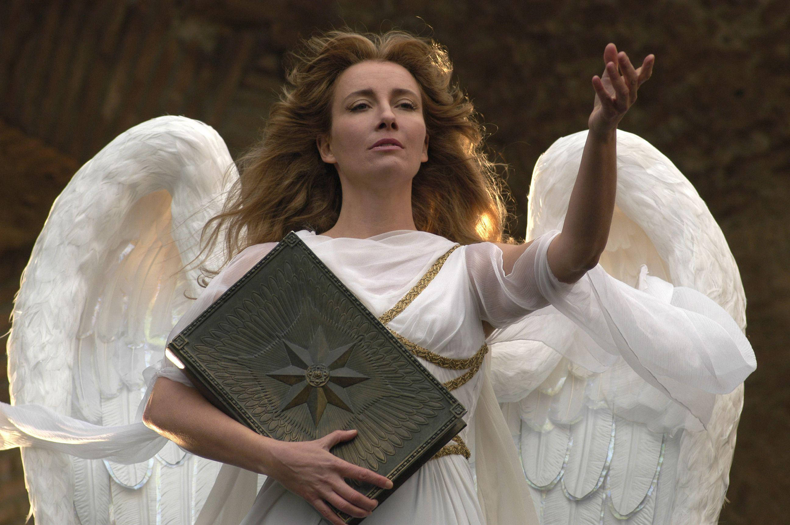 Emma Thompson, angelic gown, large white feathered wings, 2K Desktop Wallpaper