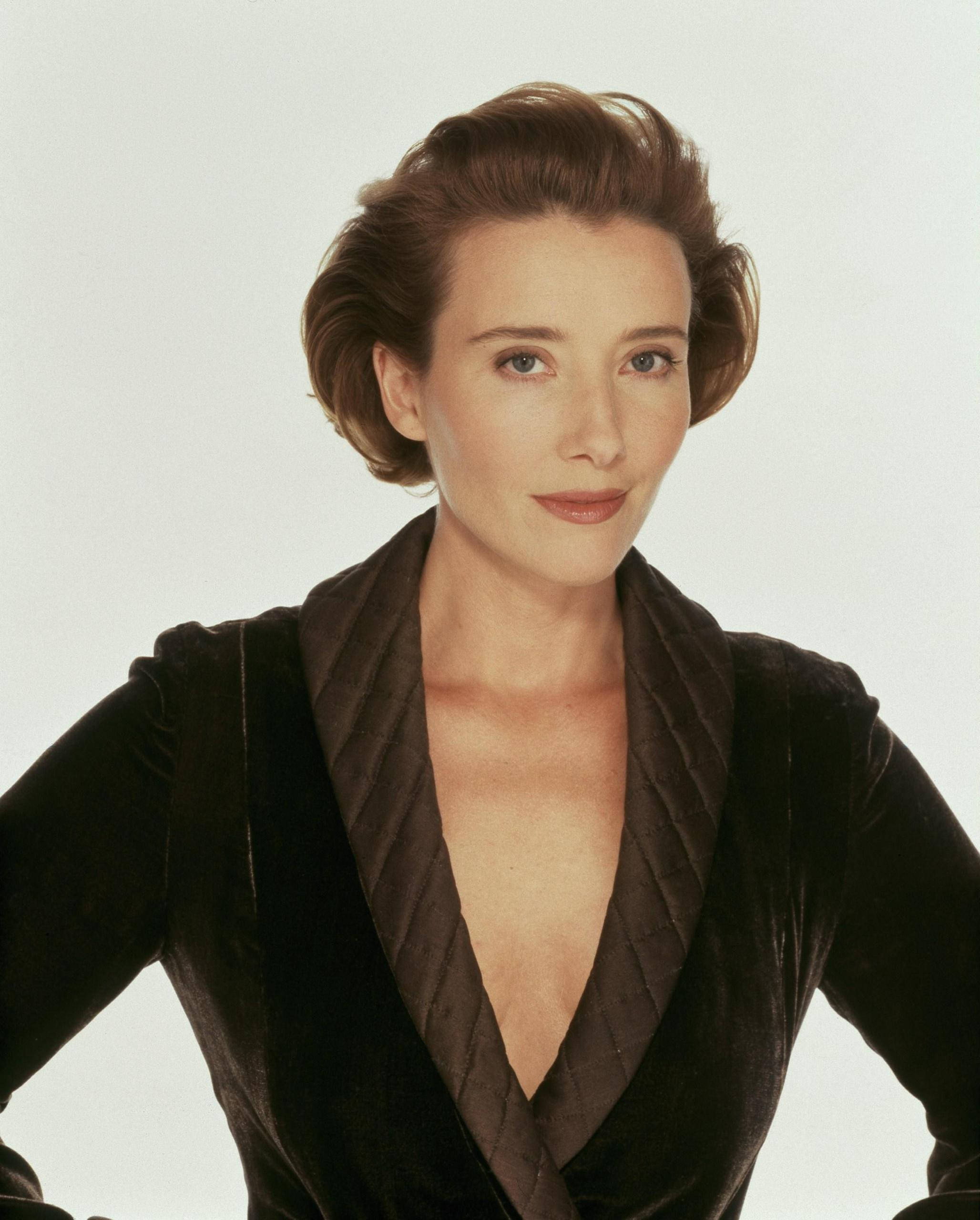 Emma Thompson, British Actress, styled brown hair, 2K Phone Wallpaper