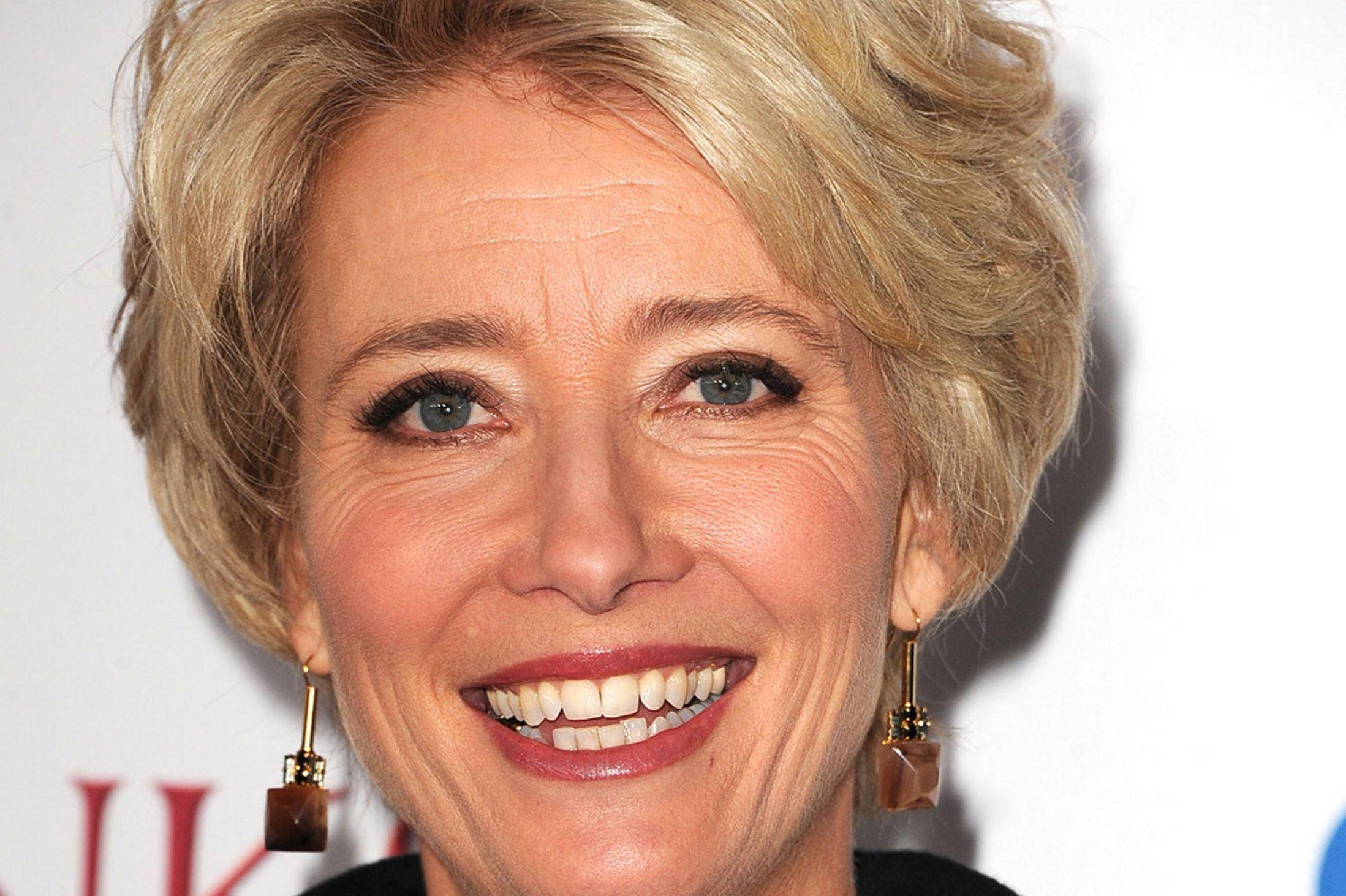 Emma Thompson, short blonde hair, warm brown earrings, Full HD Desktop Wallpaper