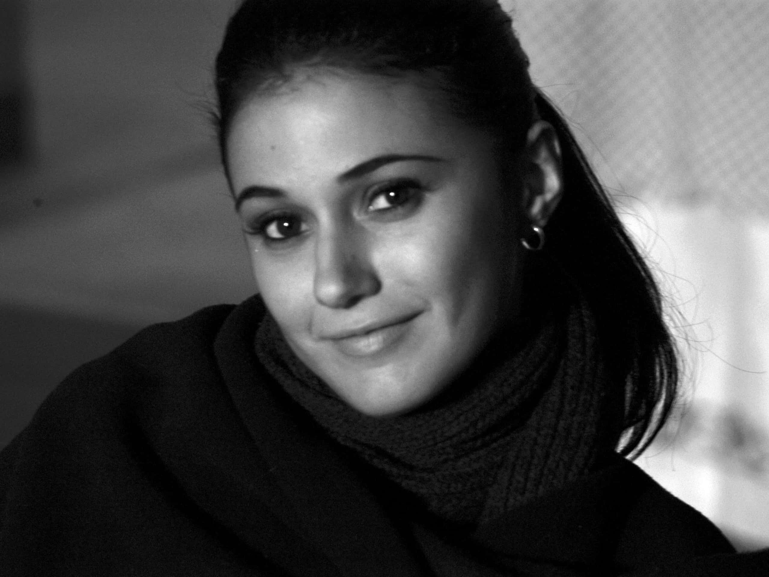 Emmanuelle Chriqui, black and white portrait, dark hair, 2K Desktop Wallpaper