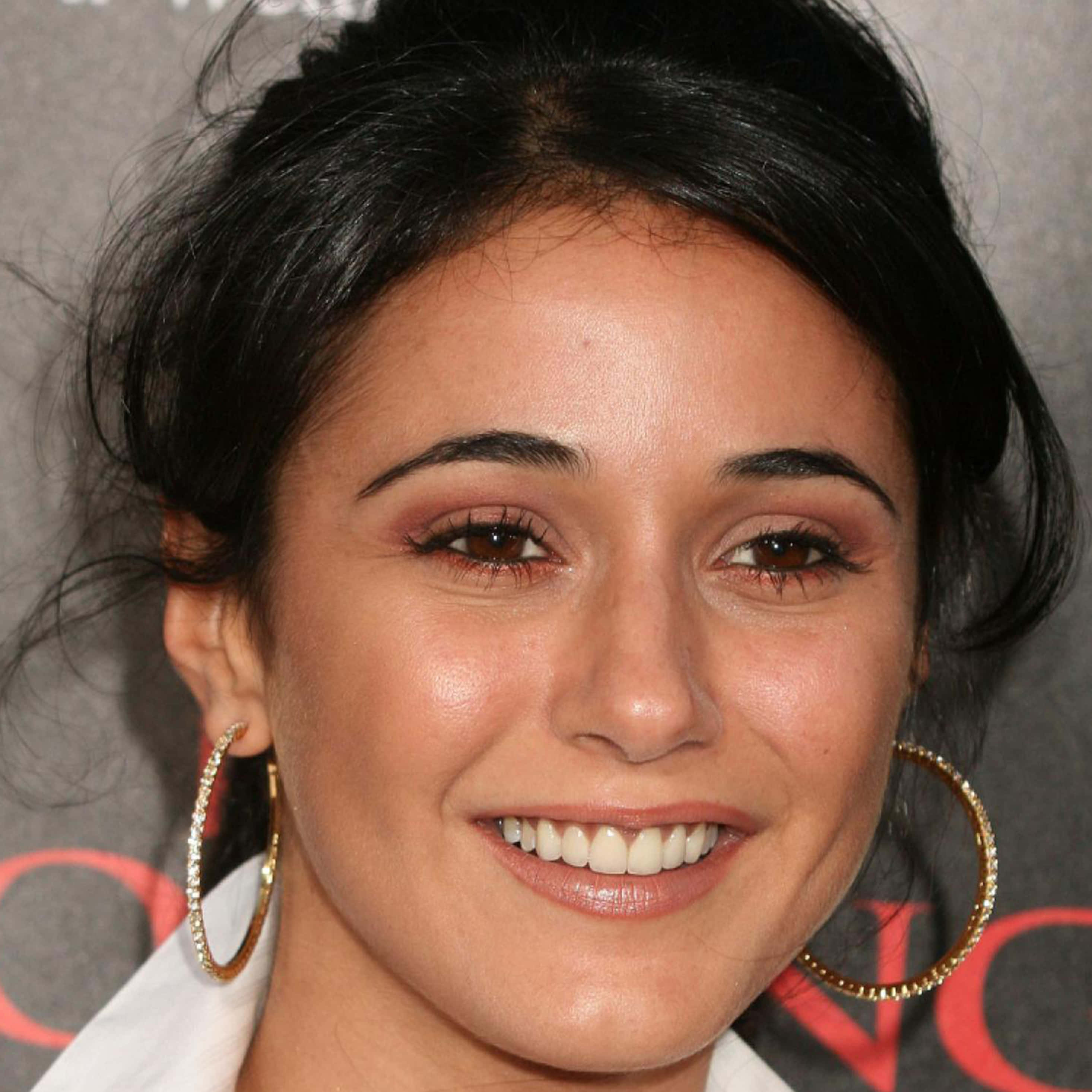 Emmanuelle Chriqui, stunning red dress, dark hair, 2K Desktop Wallpaper