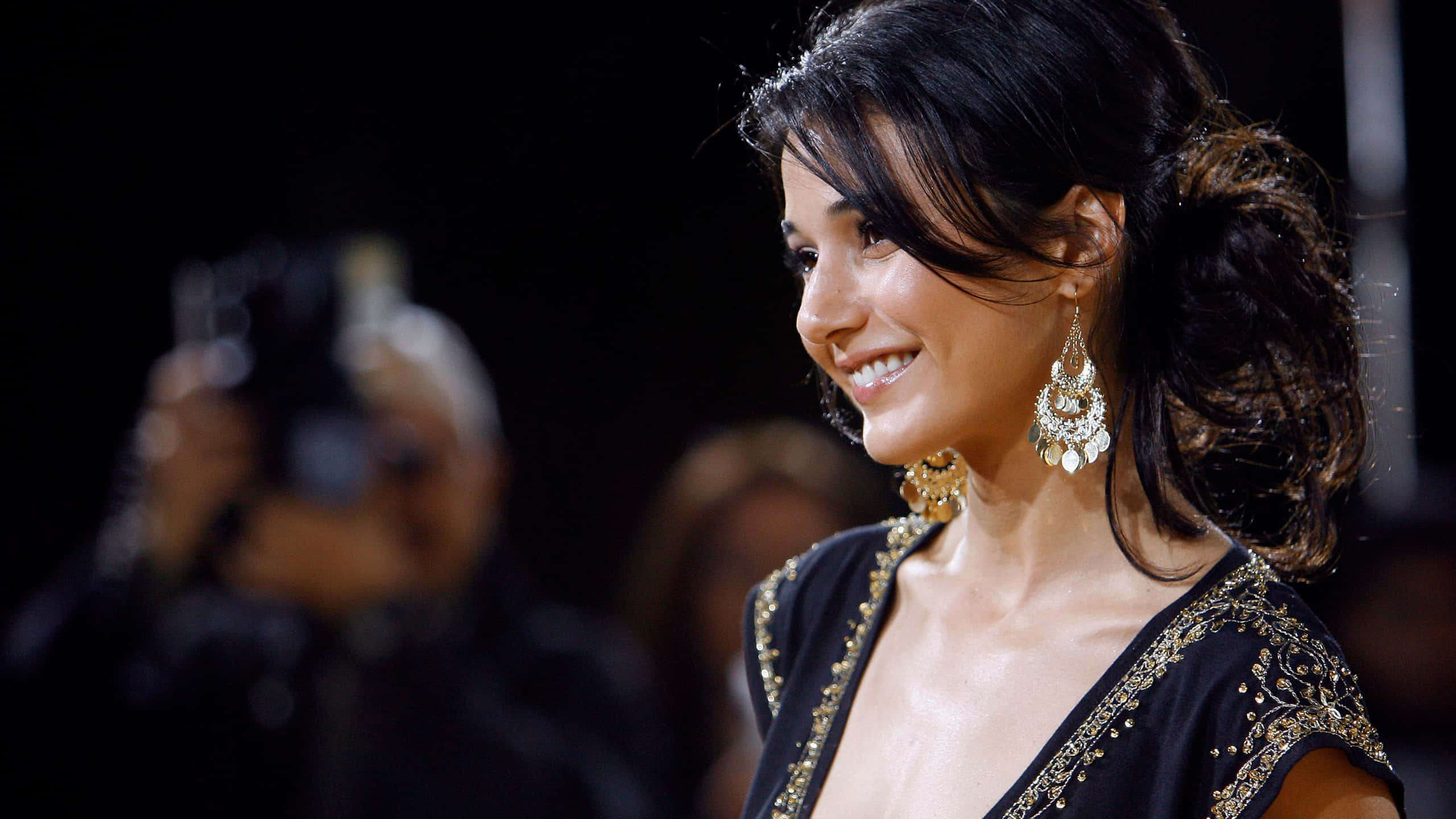 Emmanuelle Chriqui, black beaded gown, bright lights, 2K Desktop Wallpaper