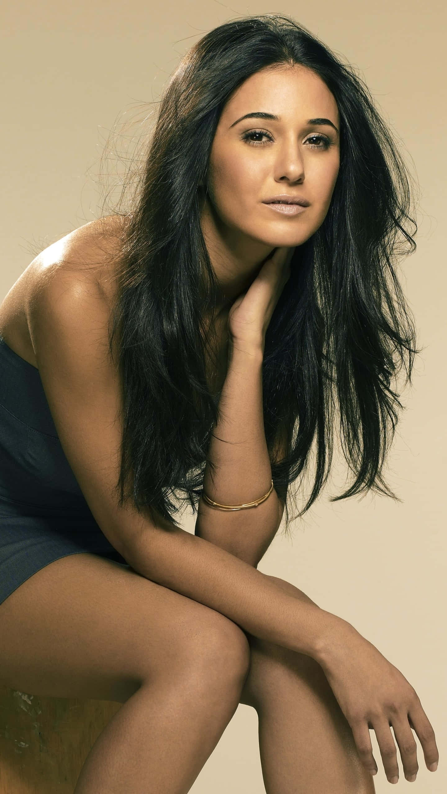Emmanuelle Chriqui, long dark hair, studio, 2K Phone Wallpaper