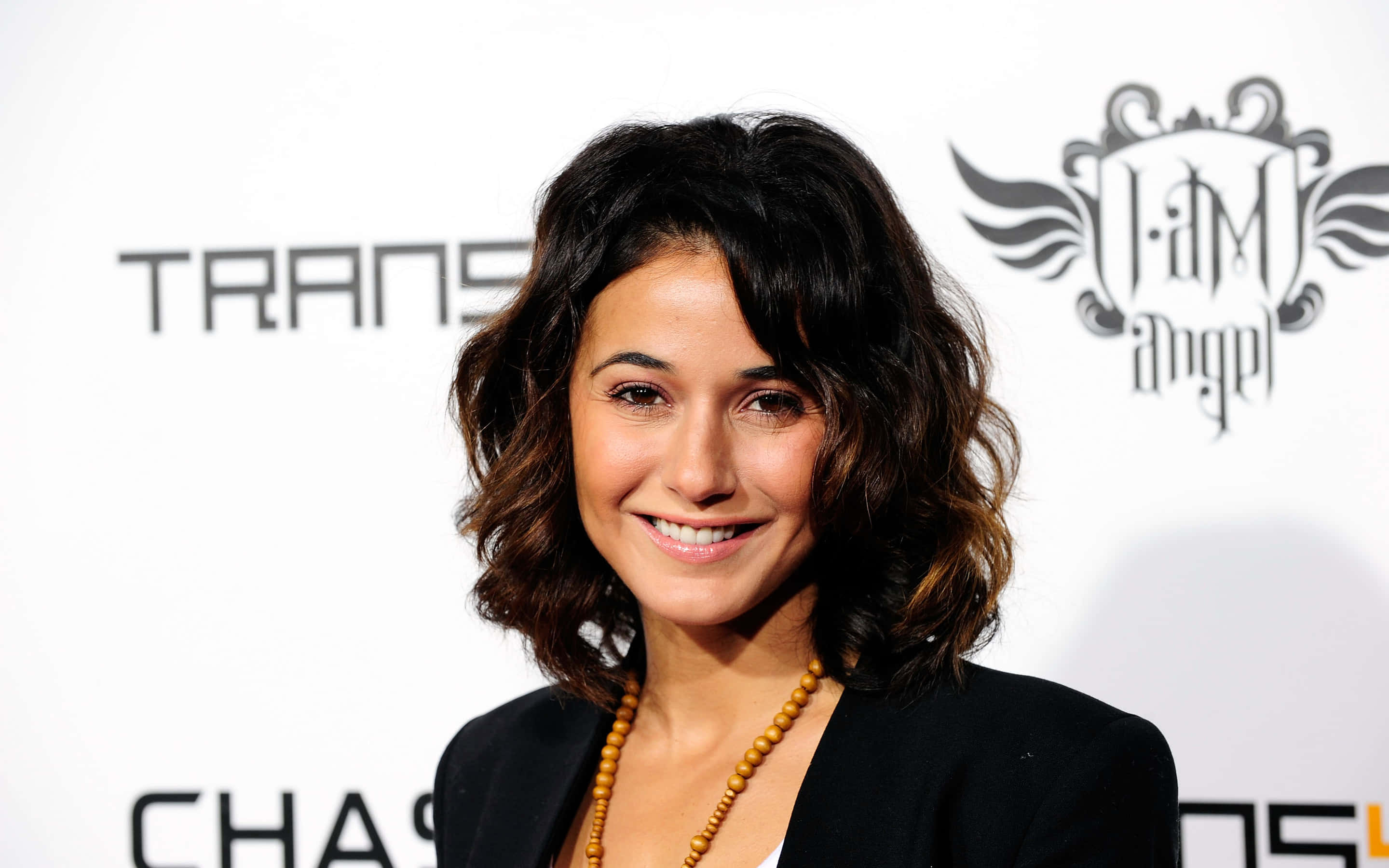 Emmanuelle Chriqui, red carpet event, black blazer, 2K Desktop Wallpaper