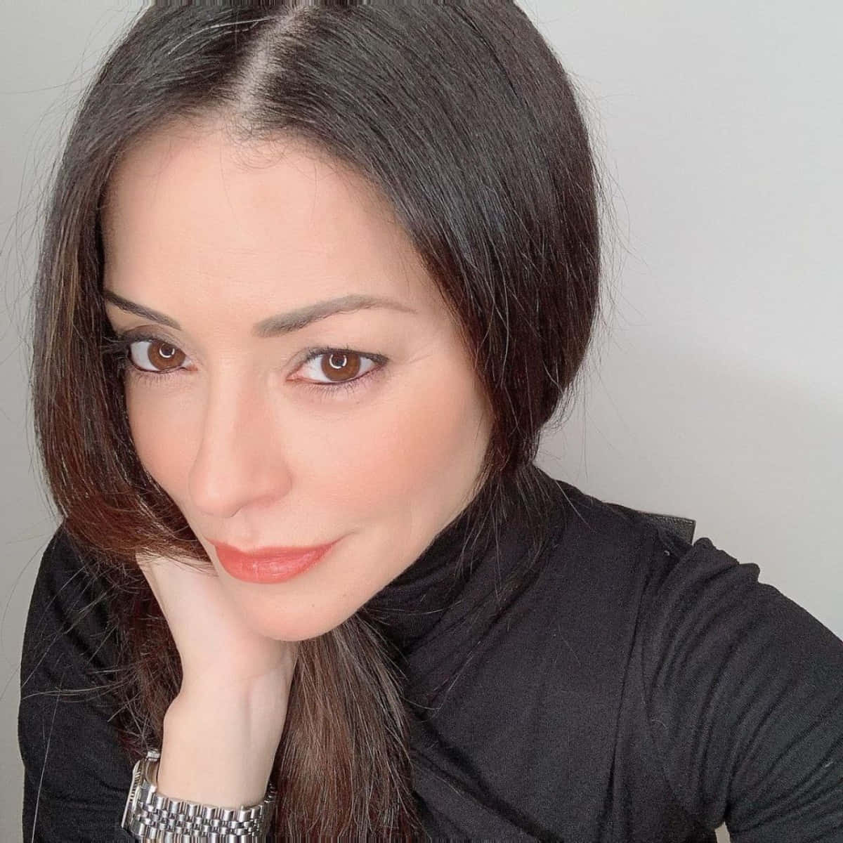 Emmanuelle Vaugier, black dress, black turtleneck, SD Desktop Wallpaper