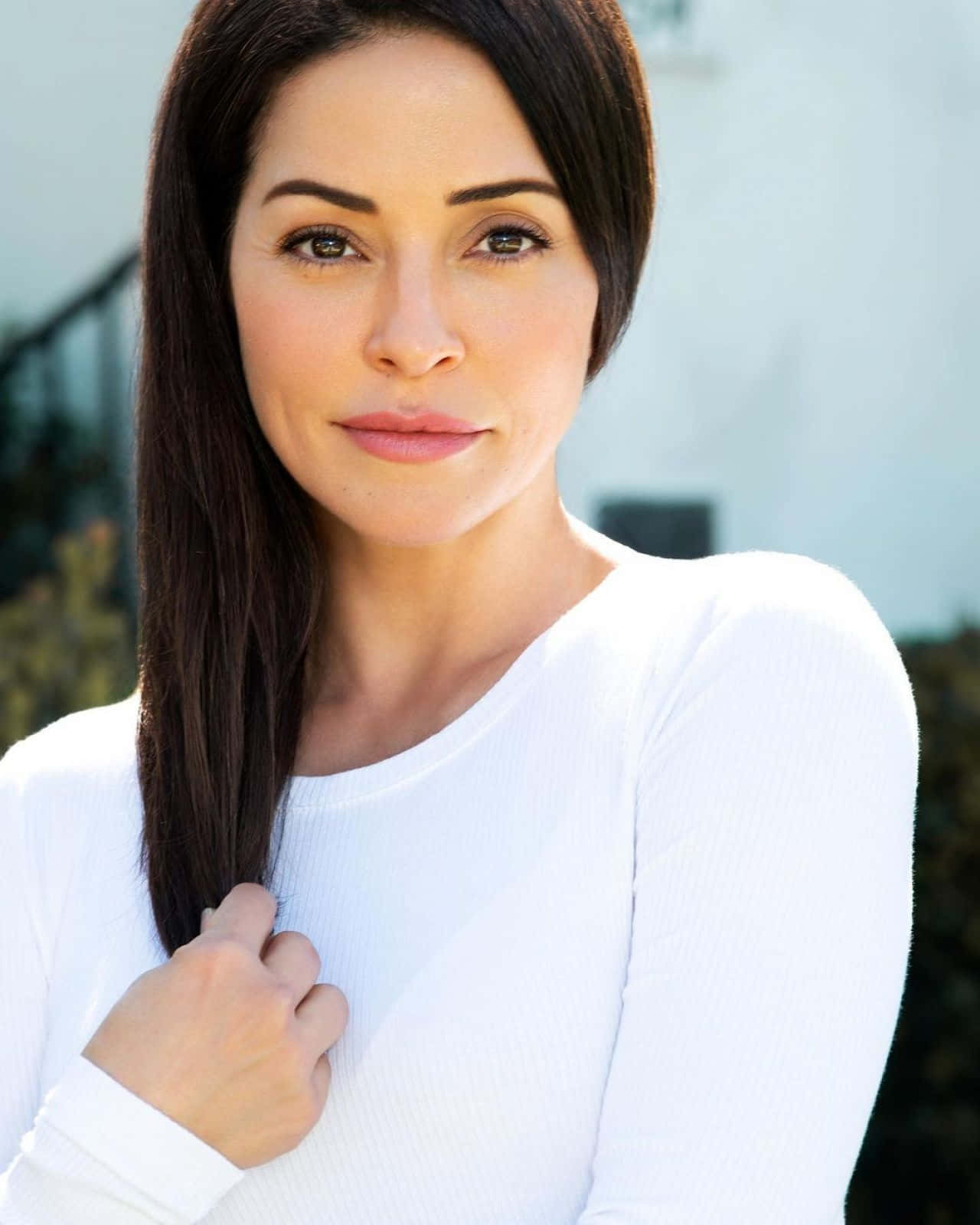 Emmanuelle Vaugier, white ribbed top, dark hair, HD Phone Wallpaper
