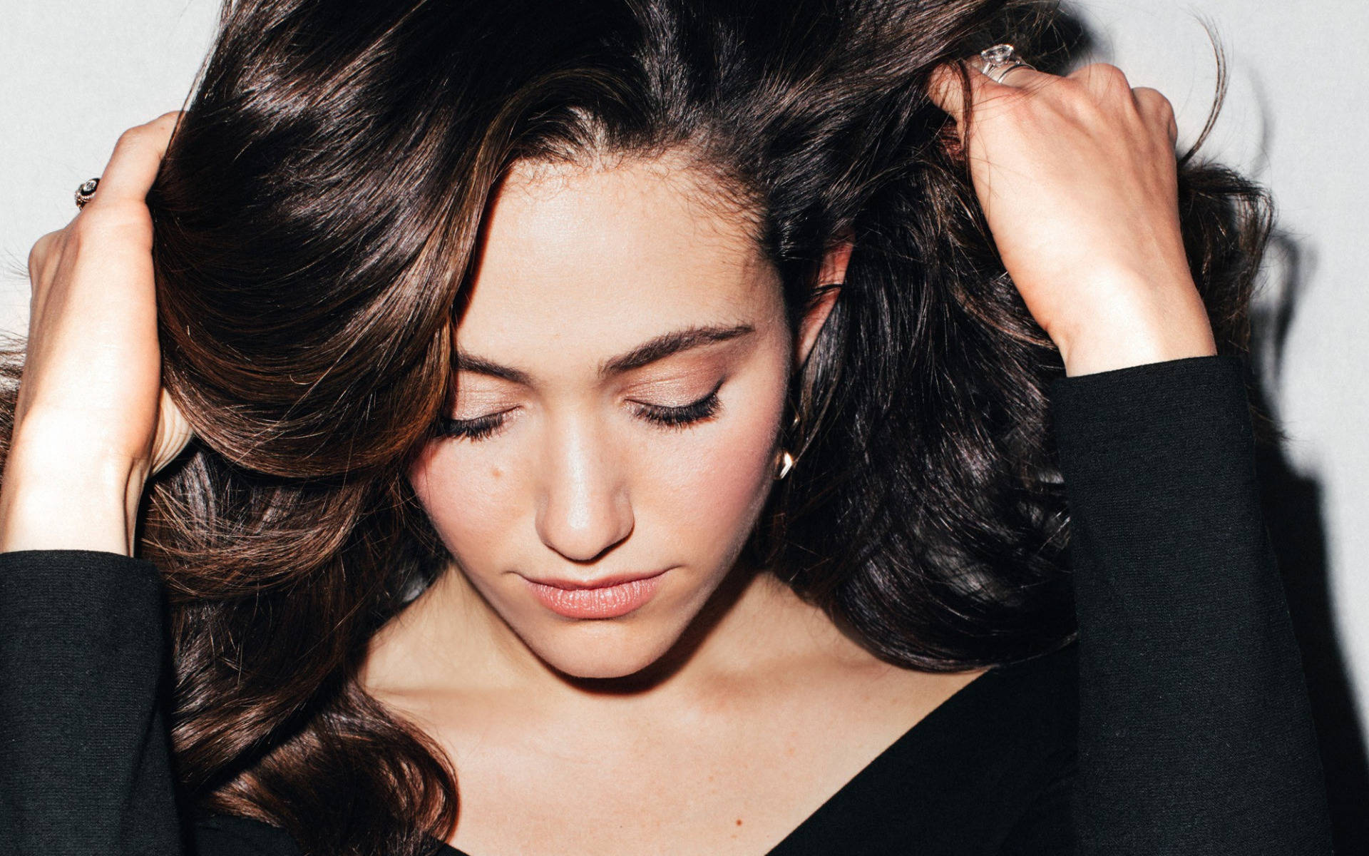 Emmy Rossum, dark wavy hair, shiny hair, Full HD Desktop Wallpaper