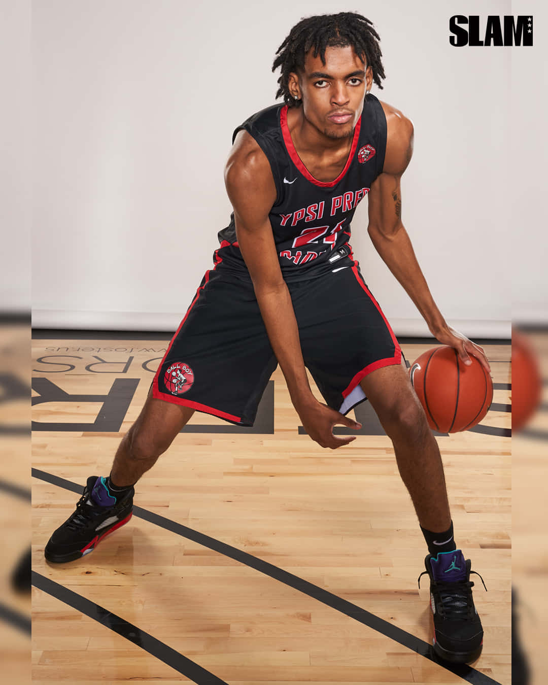 Emoni Bates, black and red uniform, polished wooden court, HD Phone Wallpaper