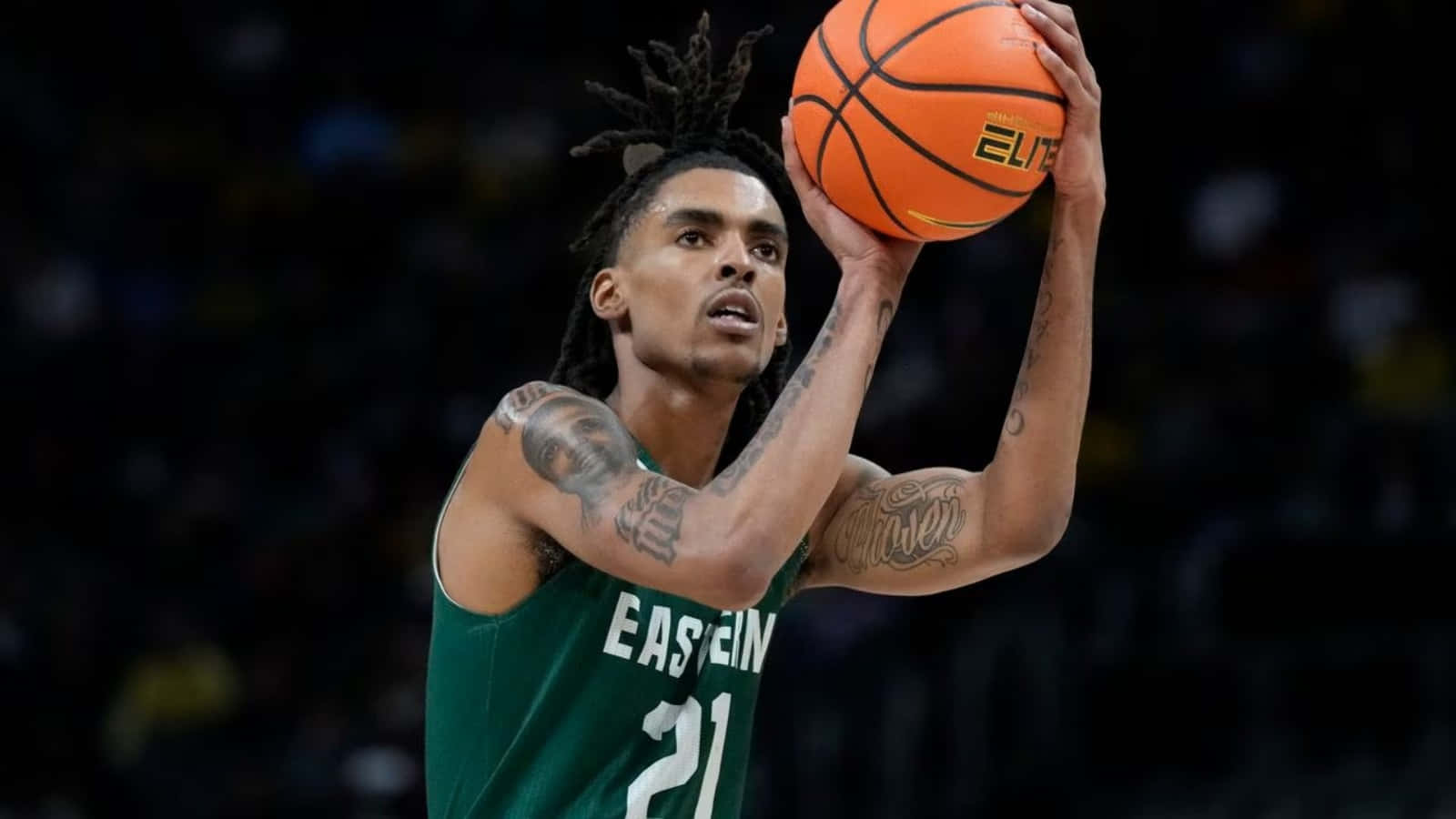 Emoni Bates, green jersey, orange ball, HD Desktop Wallpaper