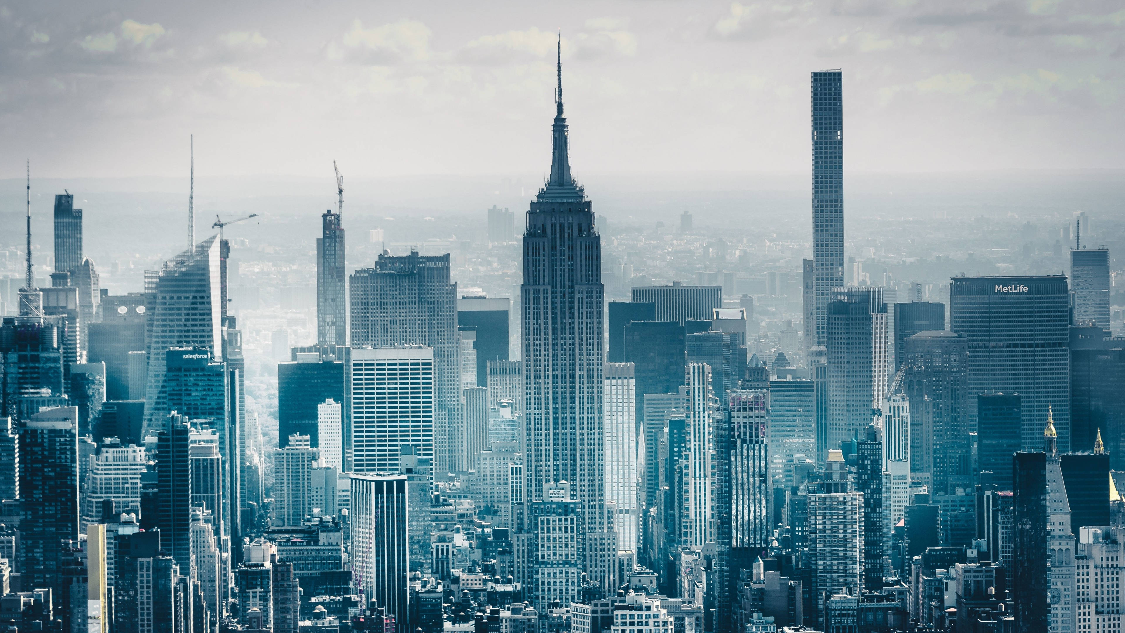 Empire State Building, monochrome, misty blue-tinted, 4K Desktop Wallpaper