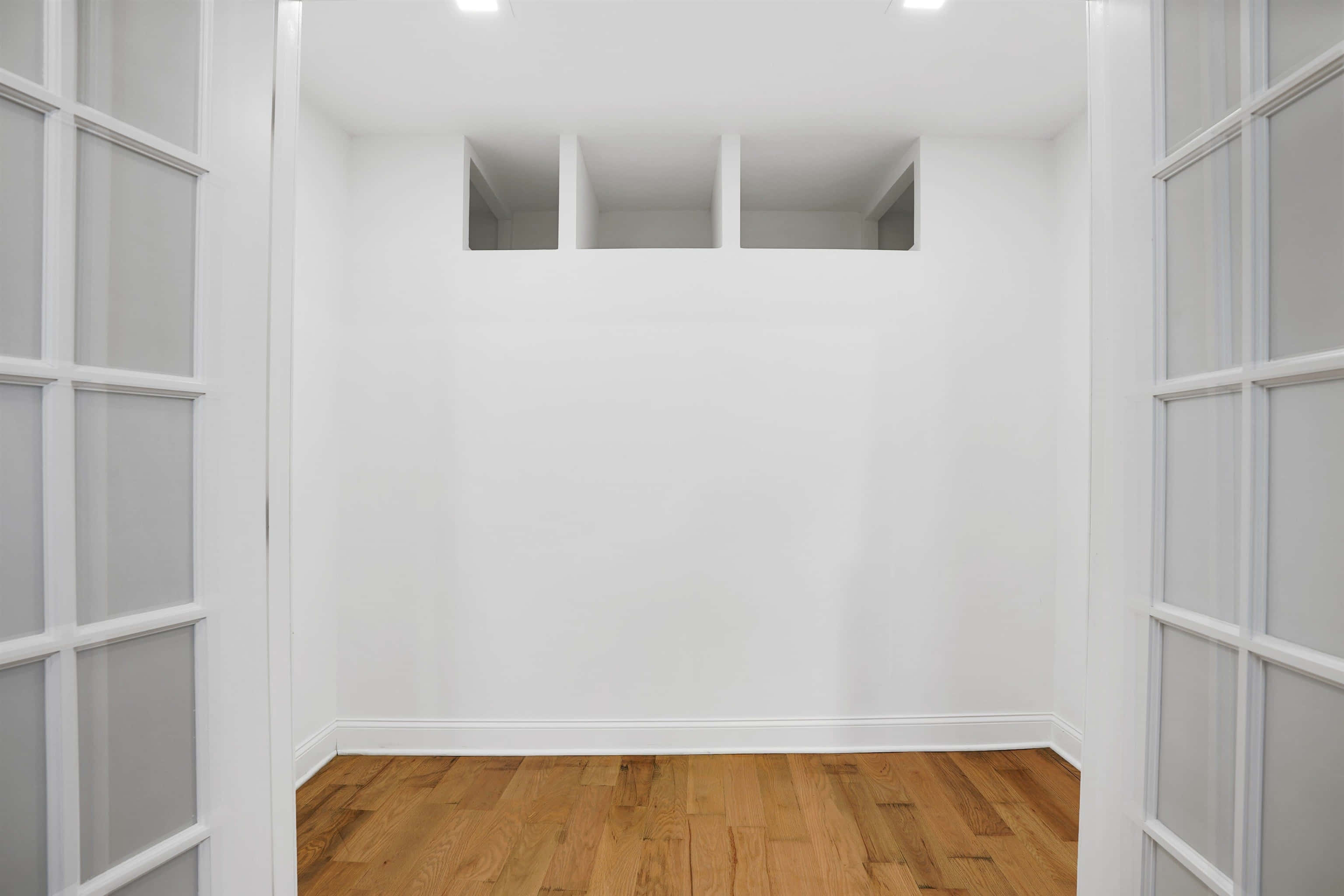 empty room, white walls, wooden floor, 2K Desktop Wallpaper