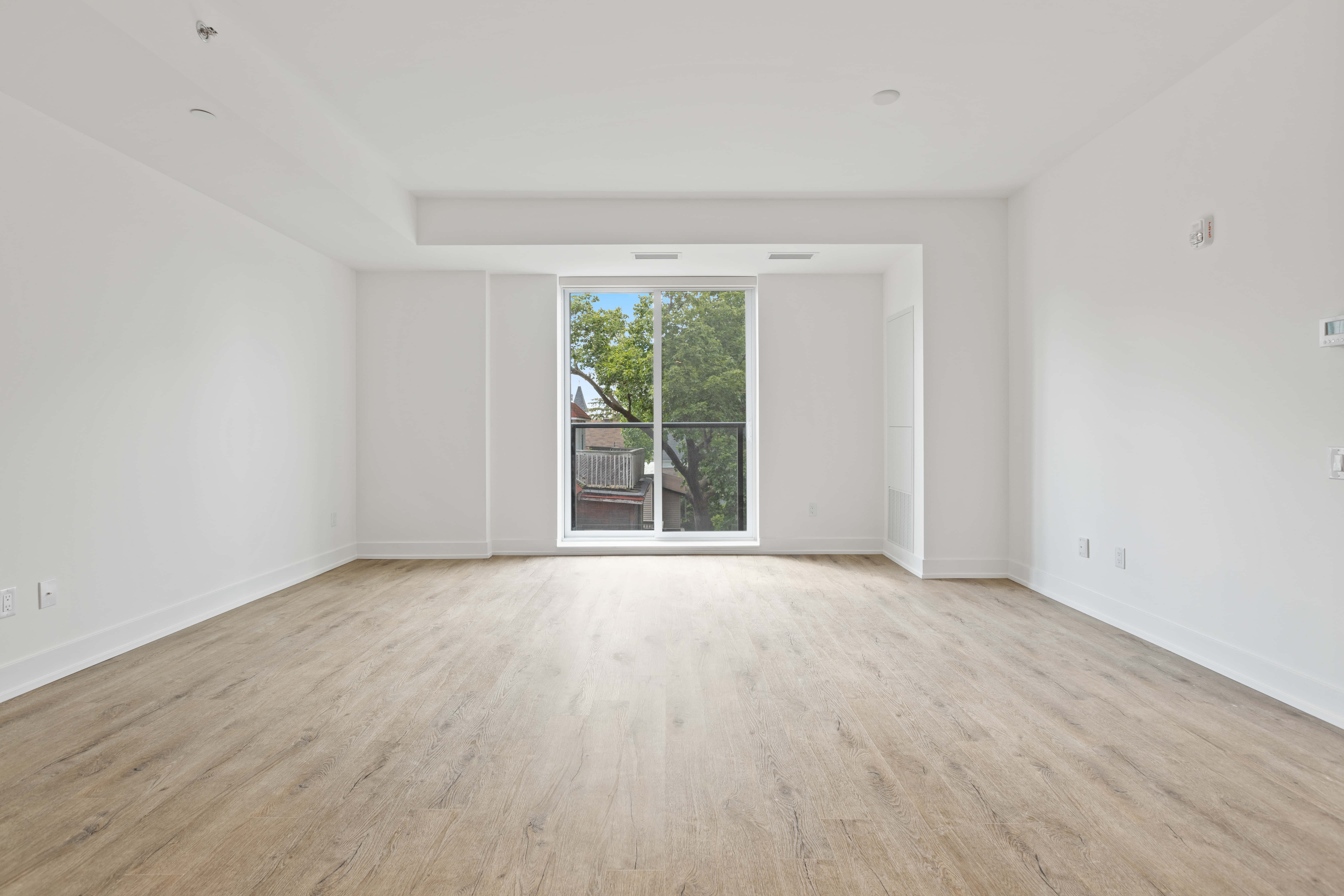 Empty Room, balcony, light wood floors, 5K Desktop Wallpaper