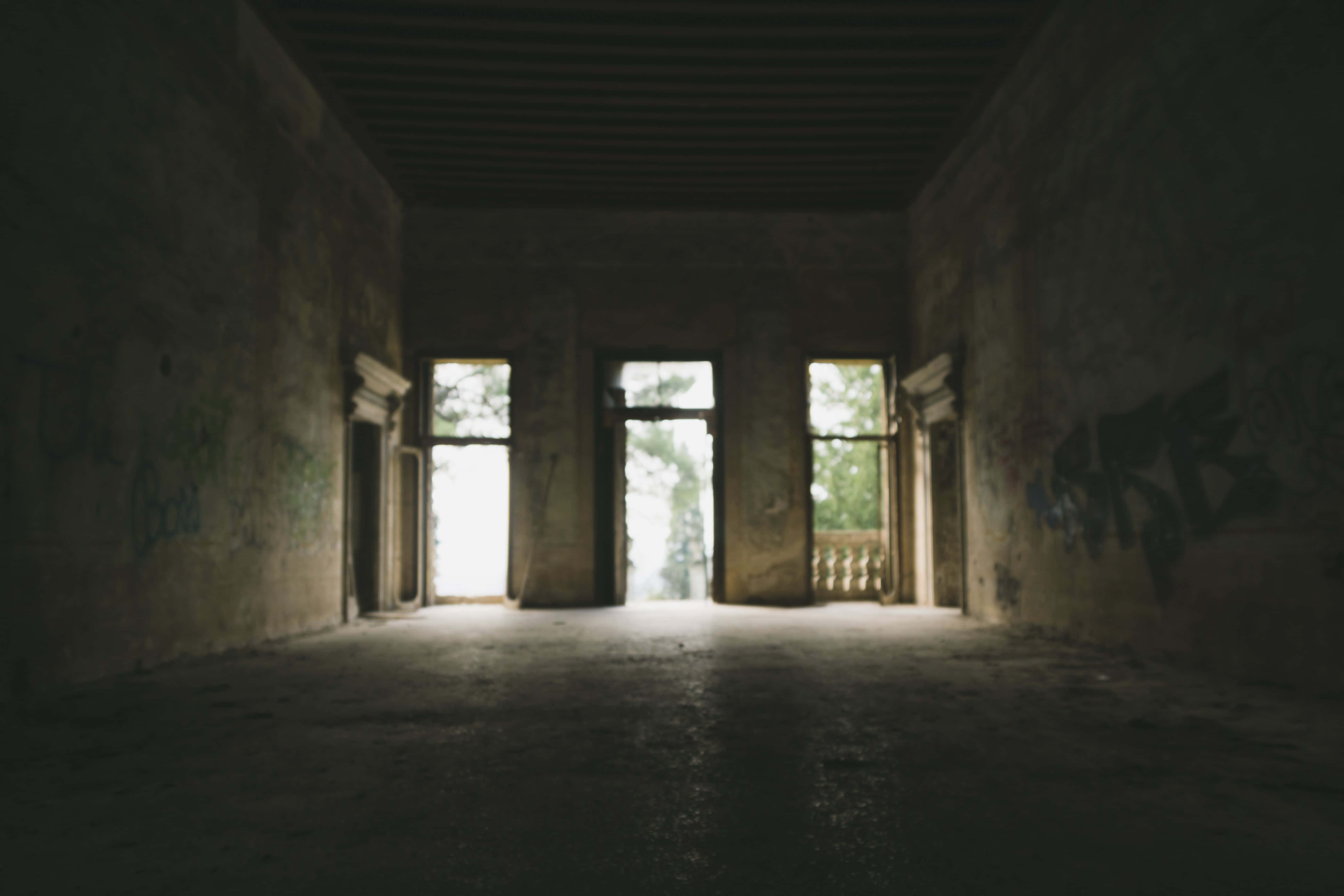 abandoned hallway, graffiti walls, bright light, 5K Desktop Wallpaper