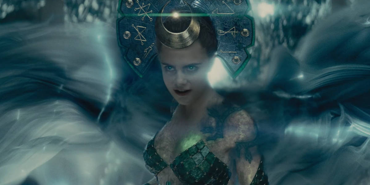 Enchantress, glowing eyes, ornate headpiece, SD Desktop Wallpaper
