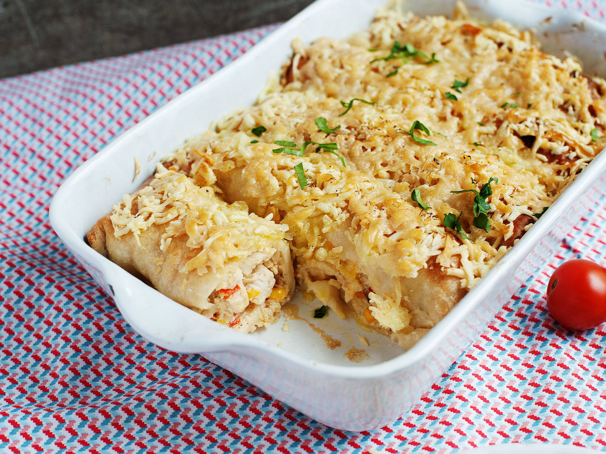 cheesy chicken enchiladas, baking tray, white baking dish, Full HD Desktop Wallpaper