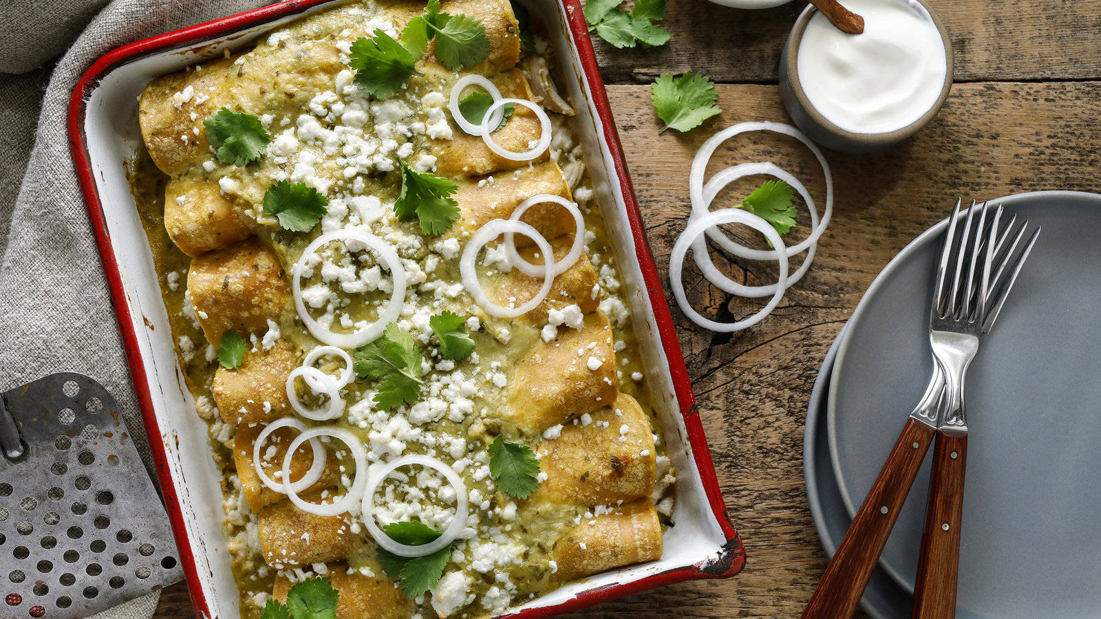enchiladas, onion rings, green sauce, HD Desktop Wallpaper