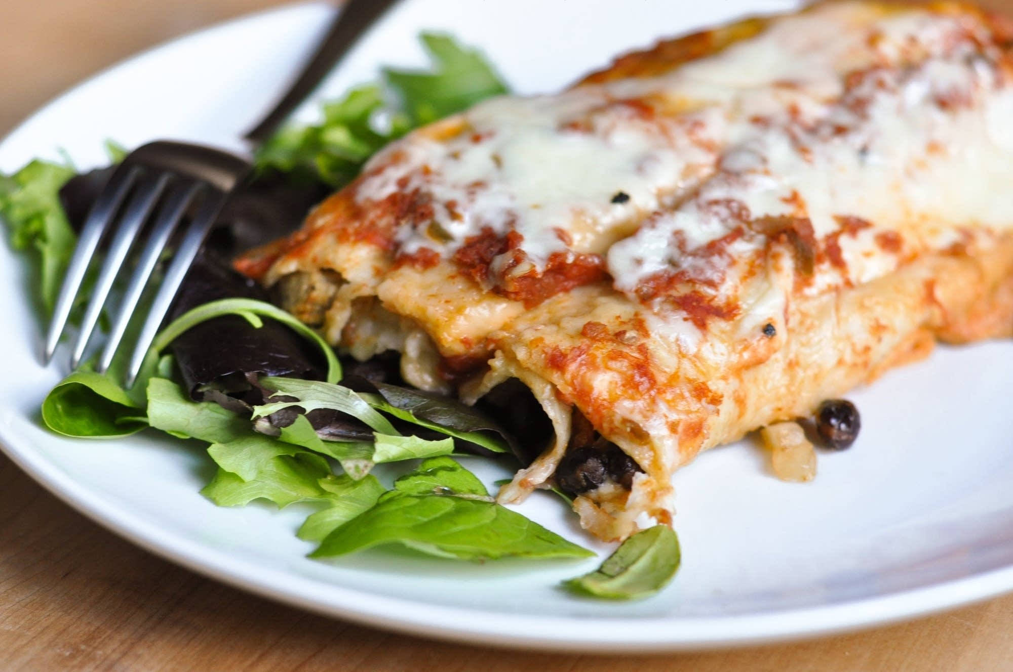 black bean enchiladas, cheesy enchilada, black beans, Full HD Desktop Wallpaper