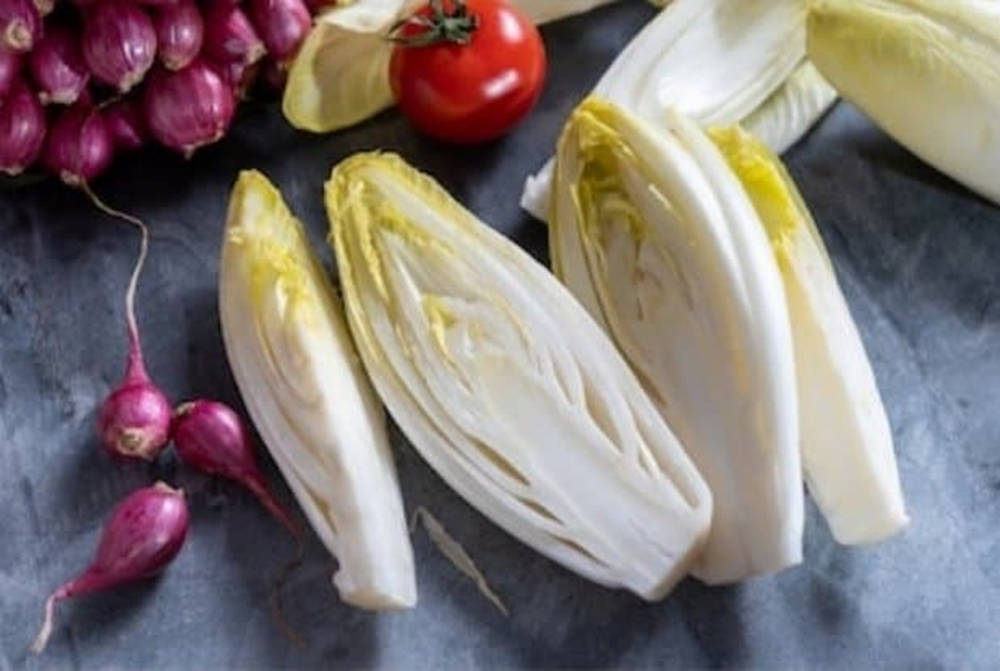 pale yellow leaves endive, chicory, radishes, SD Desktop Wallpaper