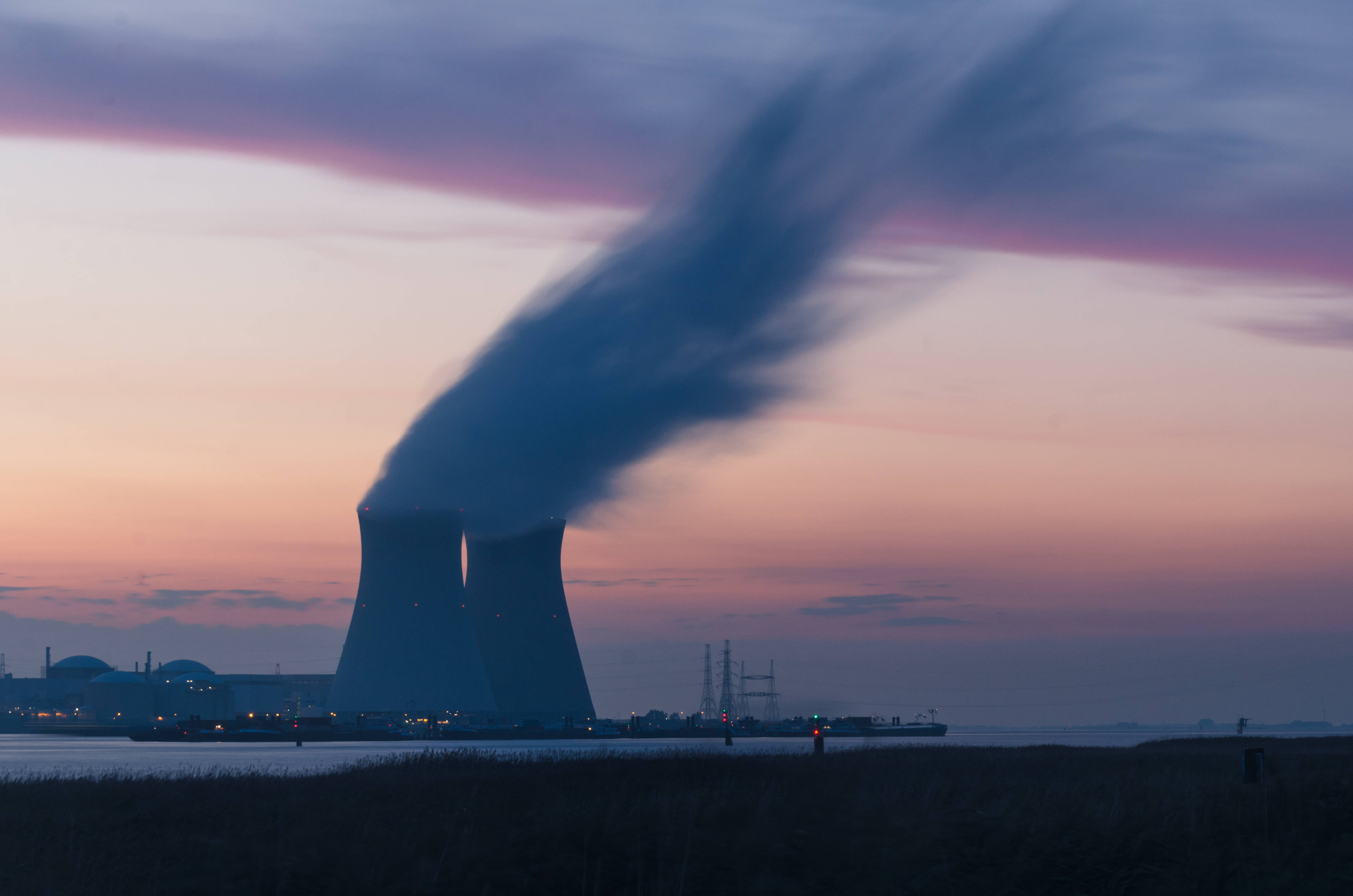 nuclear power plant, cooling towers, steam, 4K Desktop Wallpaper