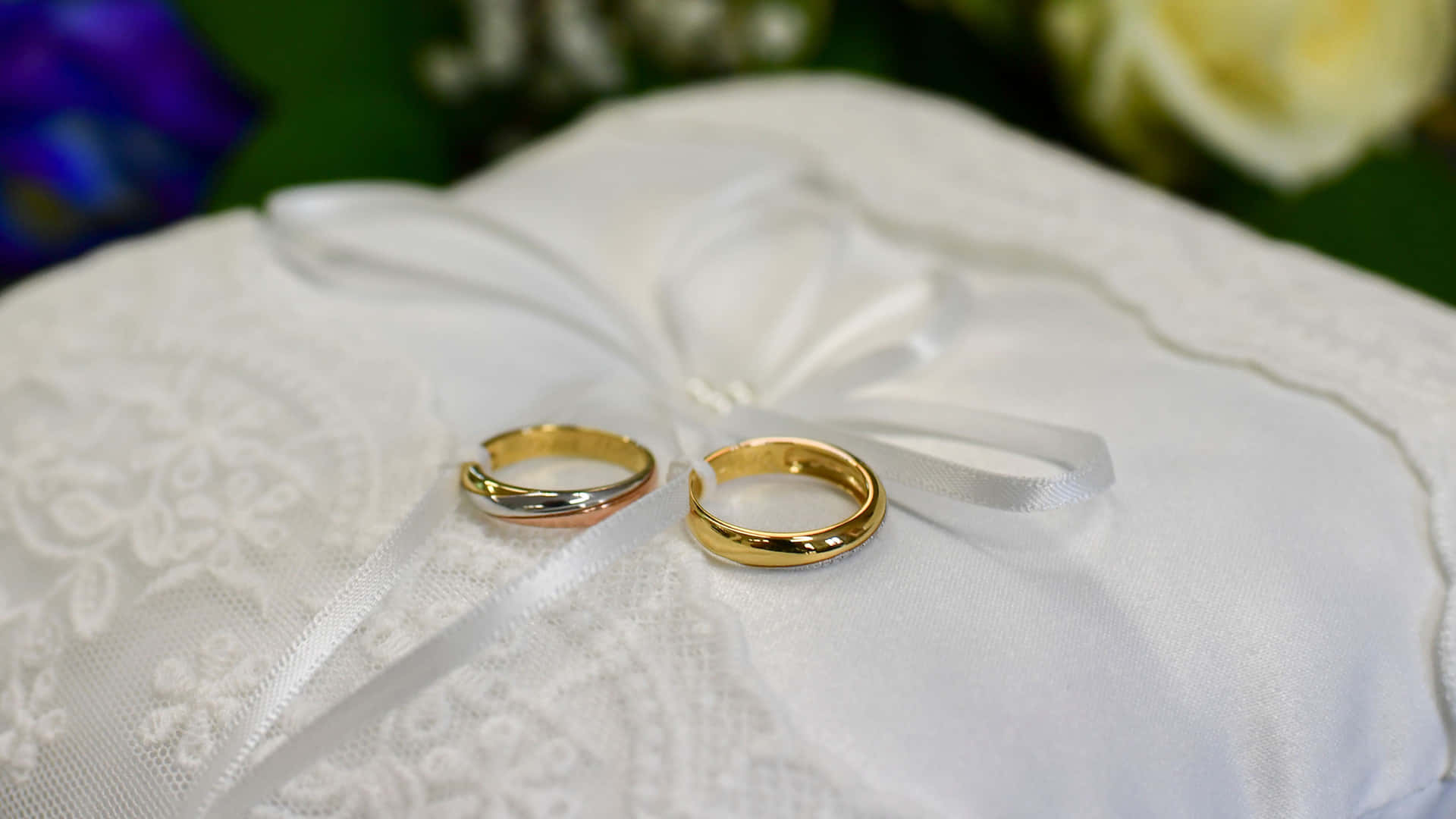 gold rings, white lace pillow, satin bow, Full HD Desktop Wallpaper