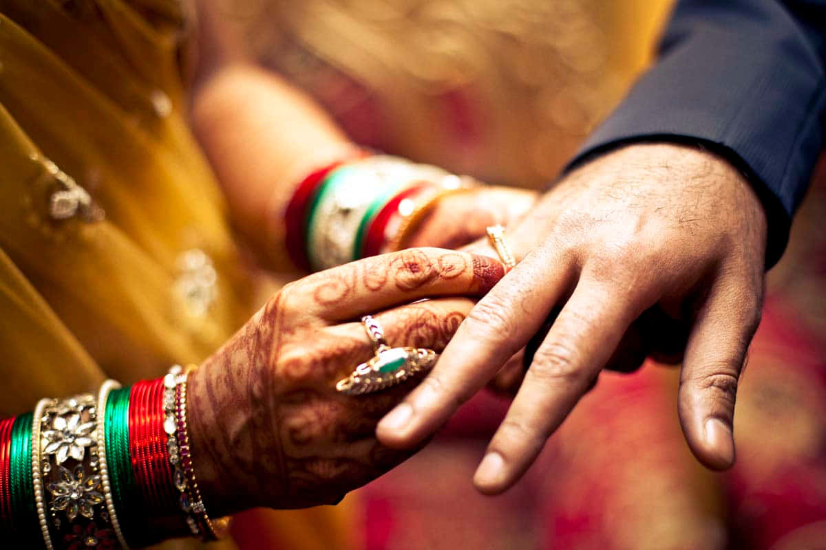 bride, groom, henna-adorned hand, SD Desktop Wallpaper