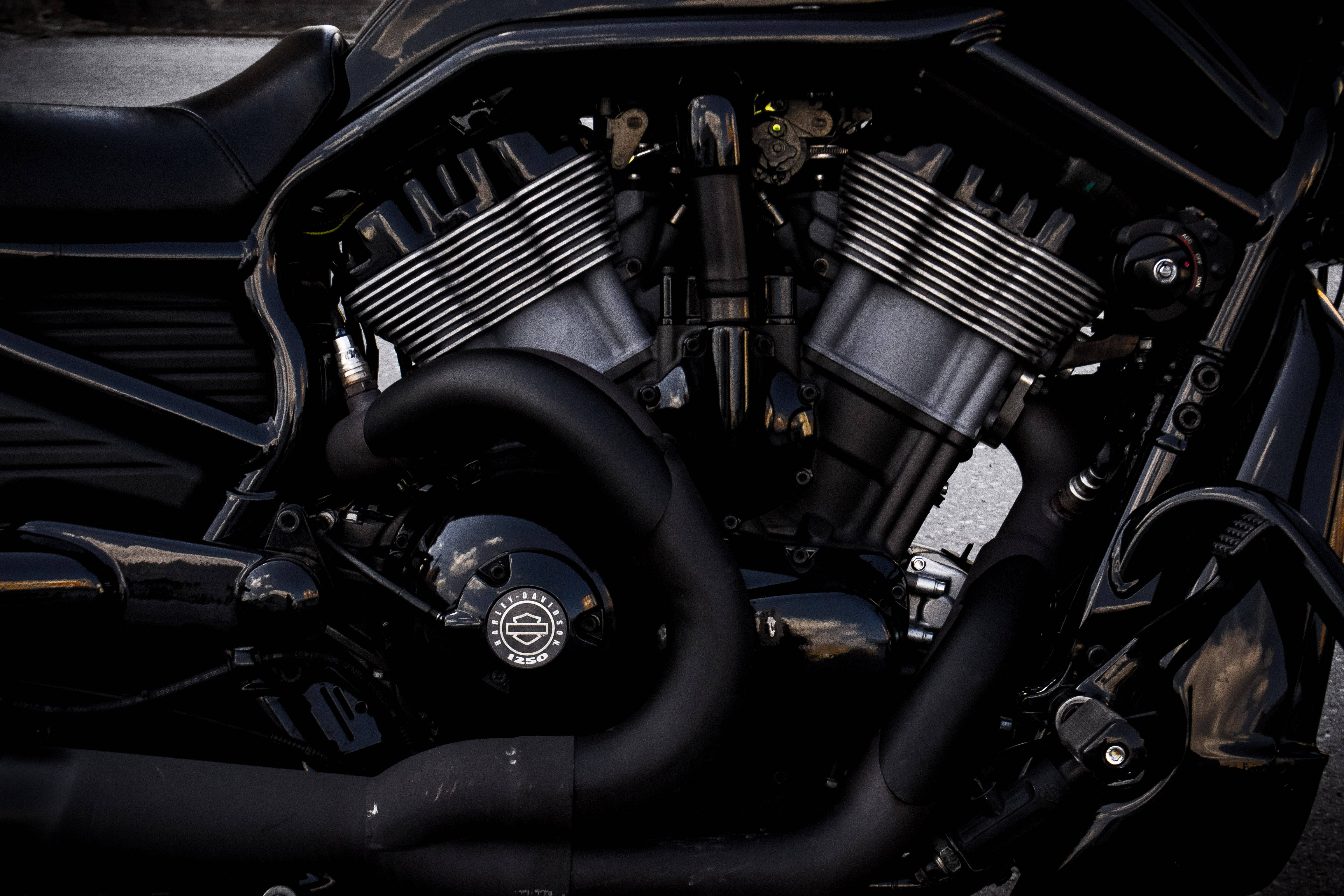 black motorcycle engine, gray motorcycle engine, chrome accents, 4K Desktop Wallpaper