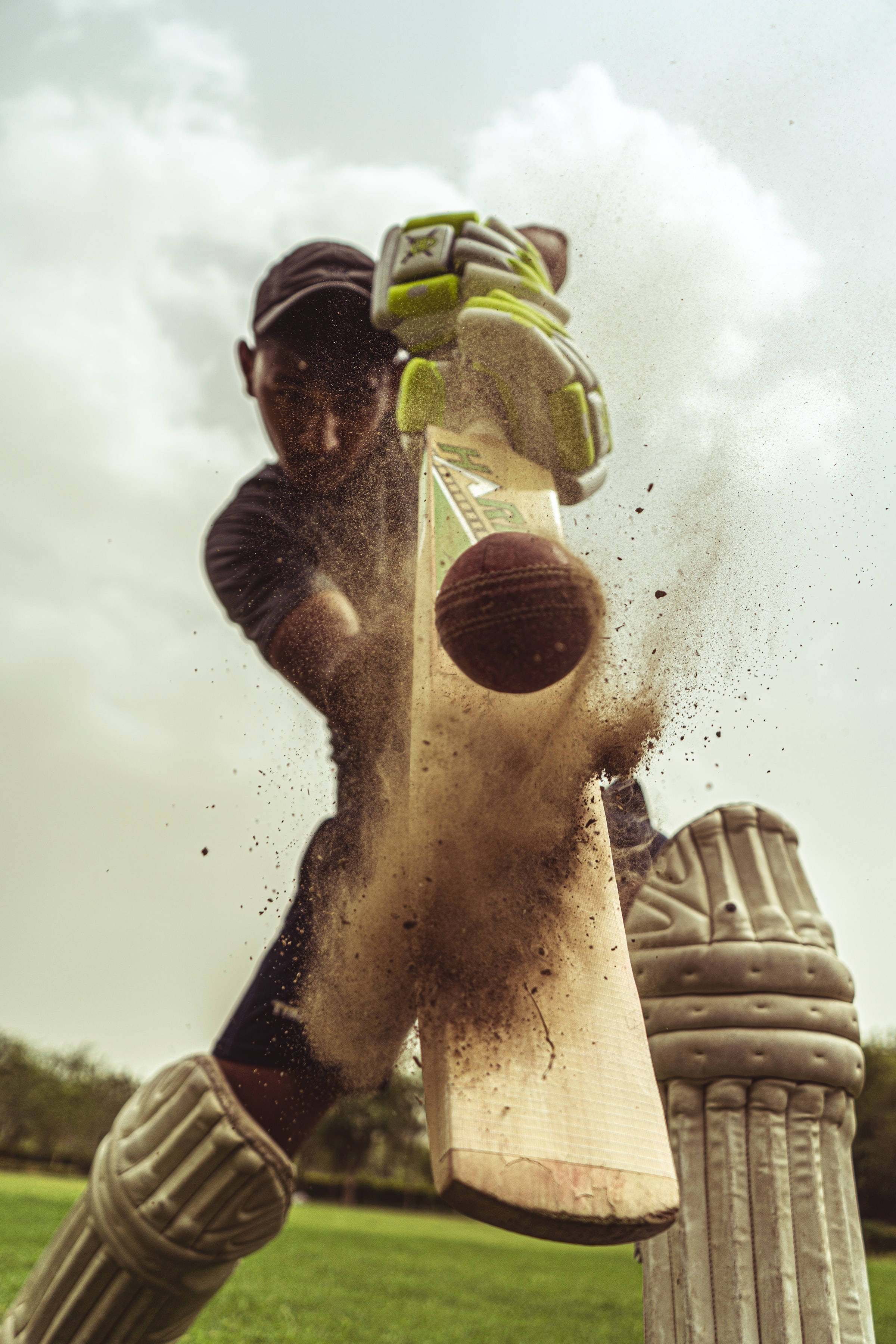 cricket player, full gear, bat, 2K Phone Wallpaper