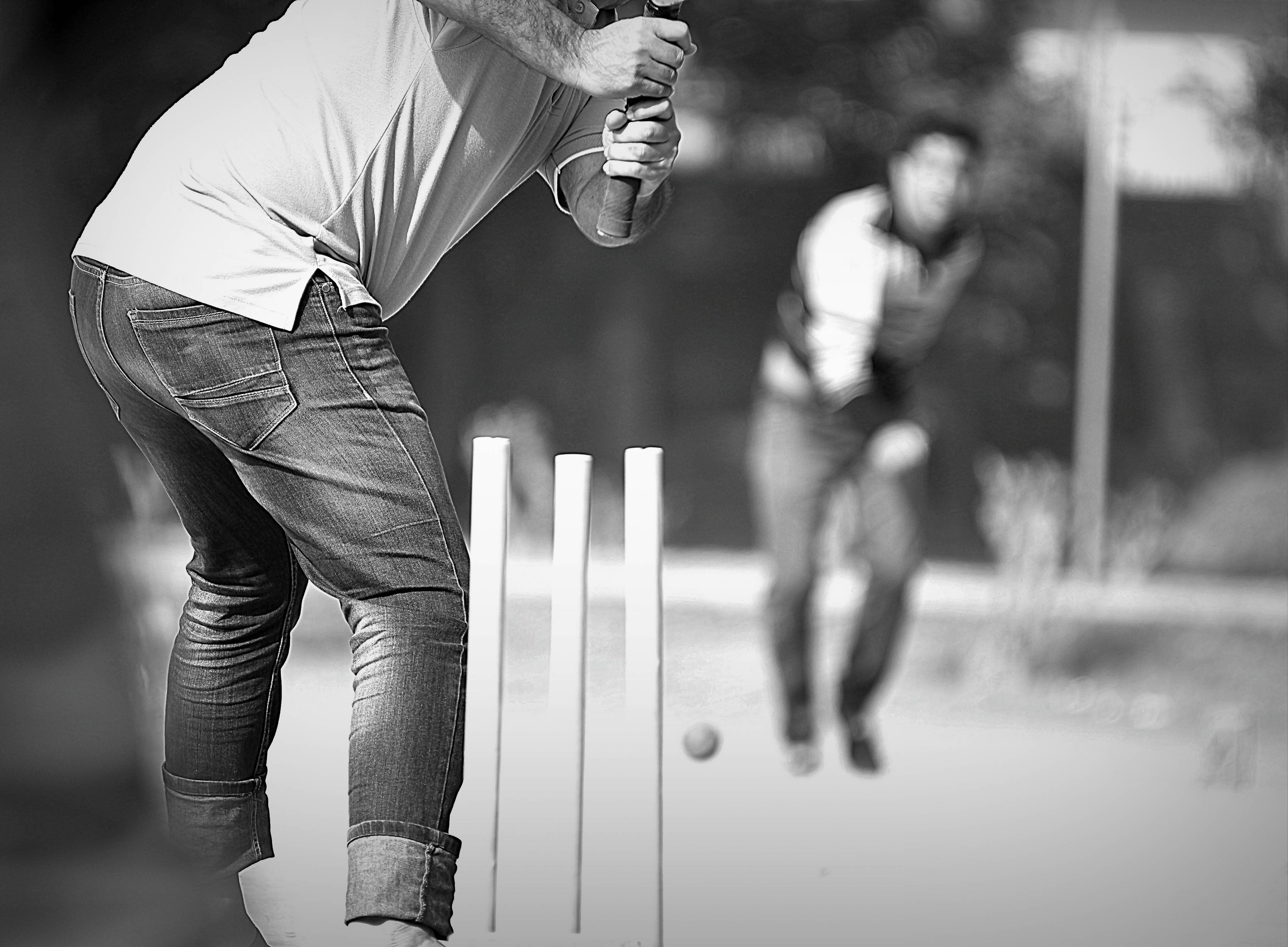 cricket player, bat, ball, 2K Desktop Wallpaper