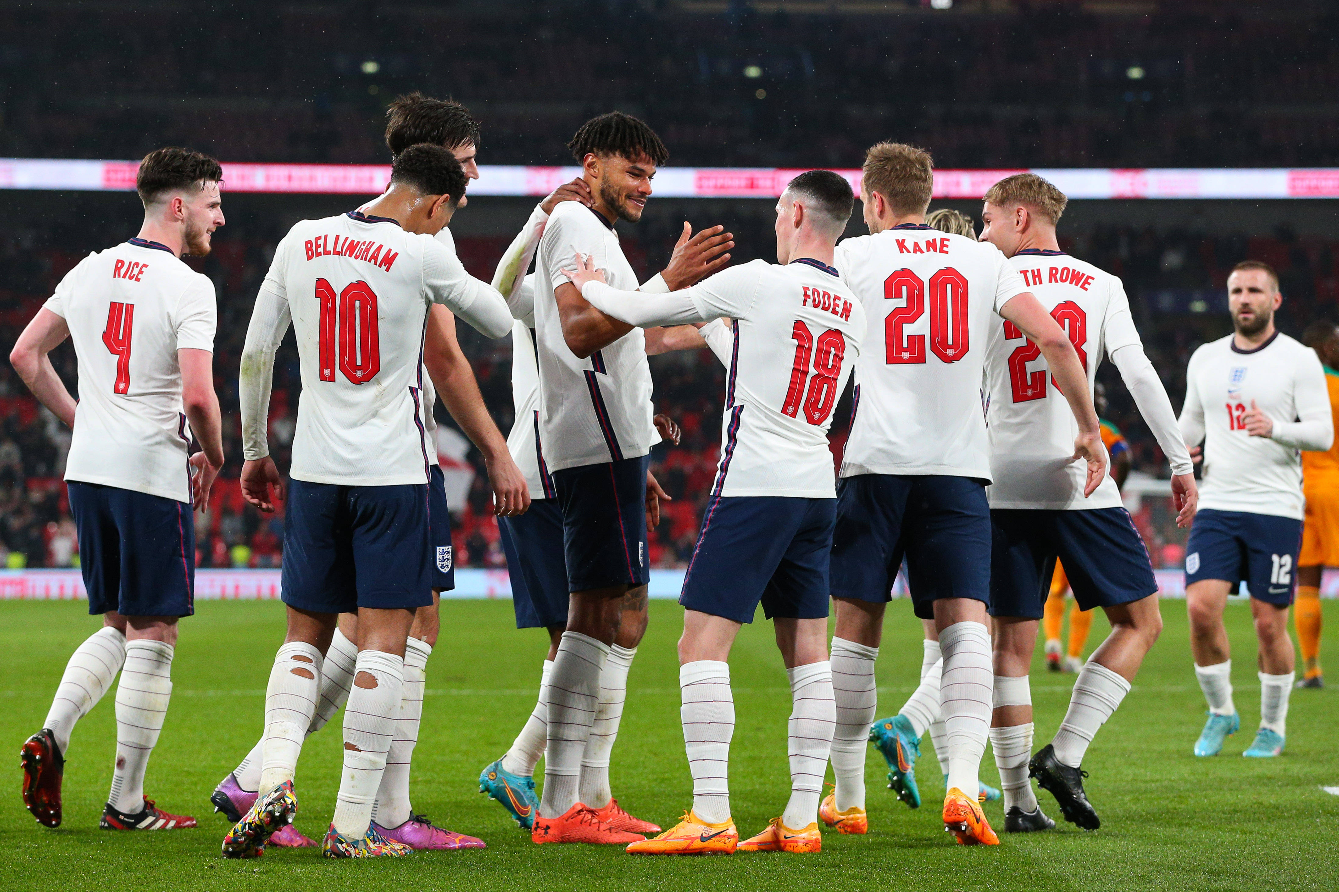 England National Football Team, white jerseys, vibrant green pitch, 4K Desktop Wallpaper