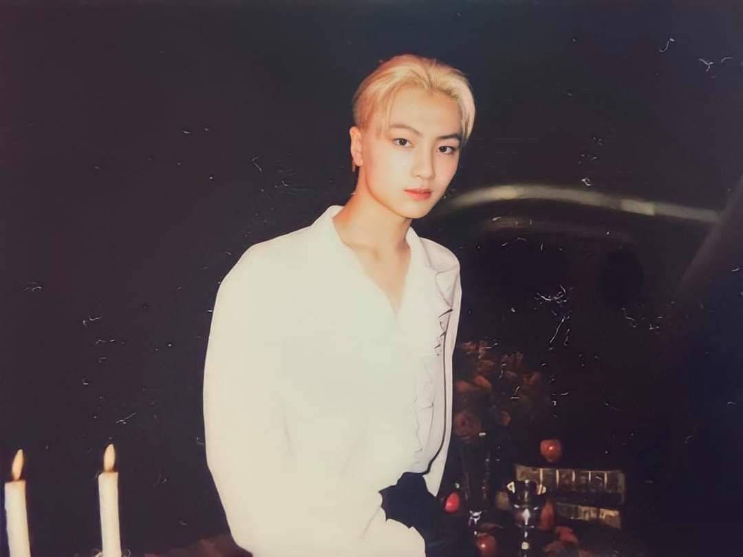 Enhypen Jay, platinum blonde hair, white shirt, SD Desktop Wallpaper