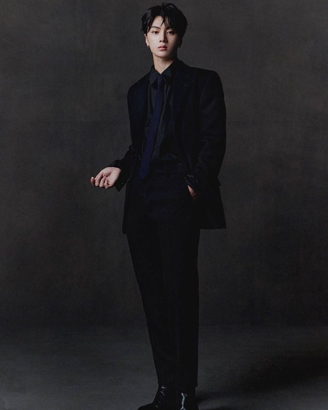 Enhypen Jay, black velvet suit, dark textured studio backdrop, HD Phone Wallpaper