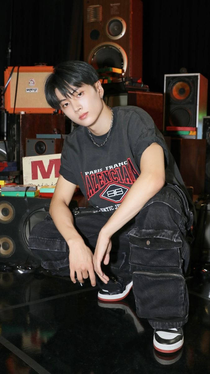 Enhypen Jay, black graphic tee, cargo pants, SD Phone Wallpaper