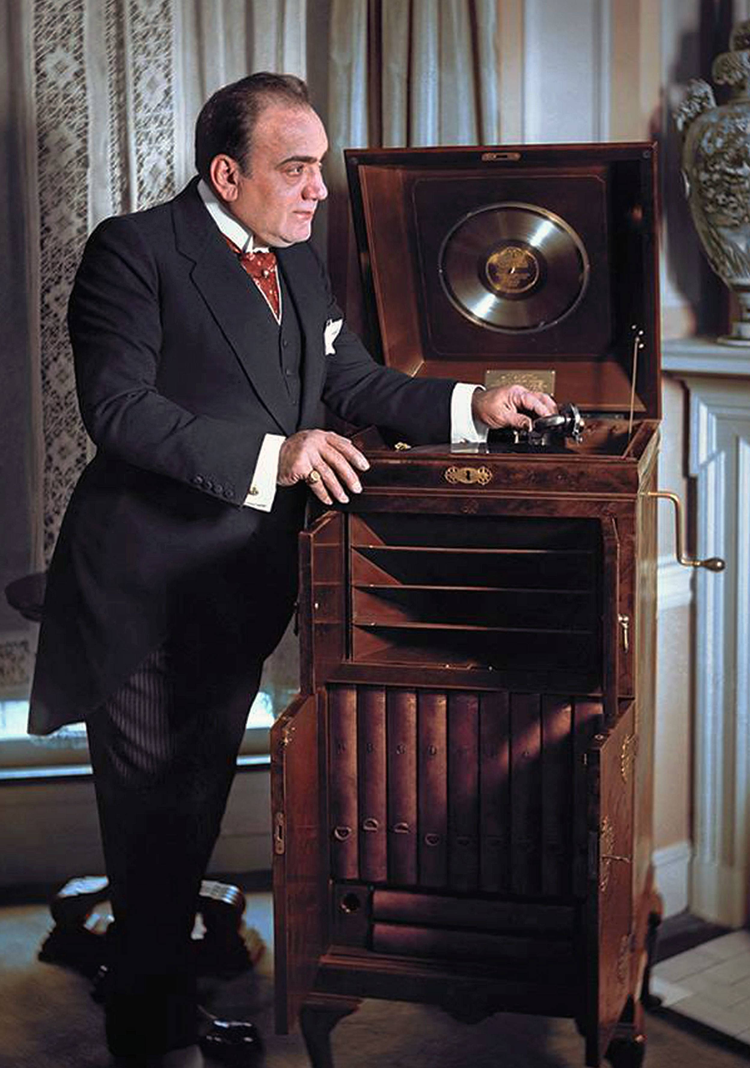 Enrico Caruso, 1910, formal suit, 2K Phone Wallpaper