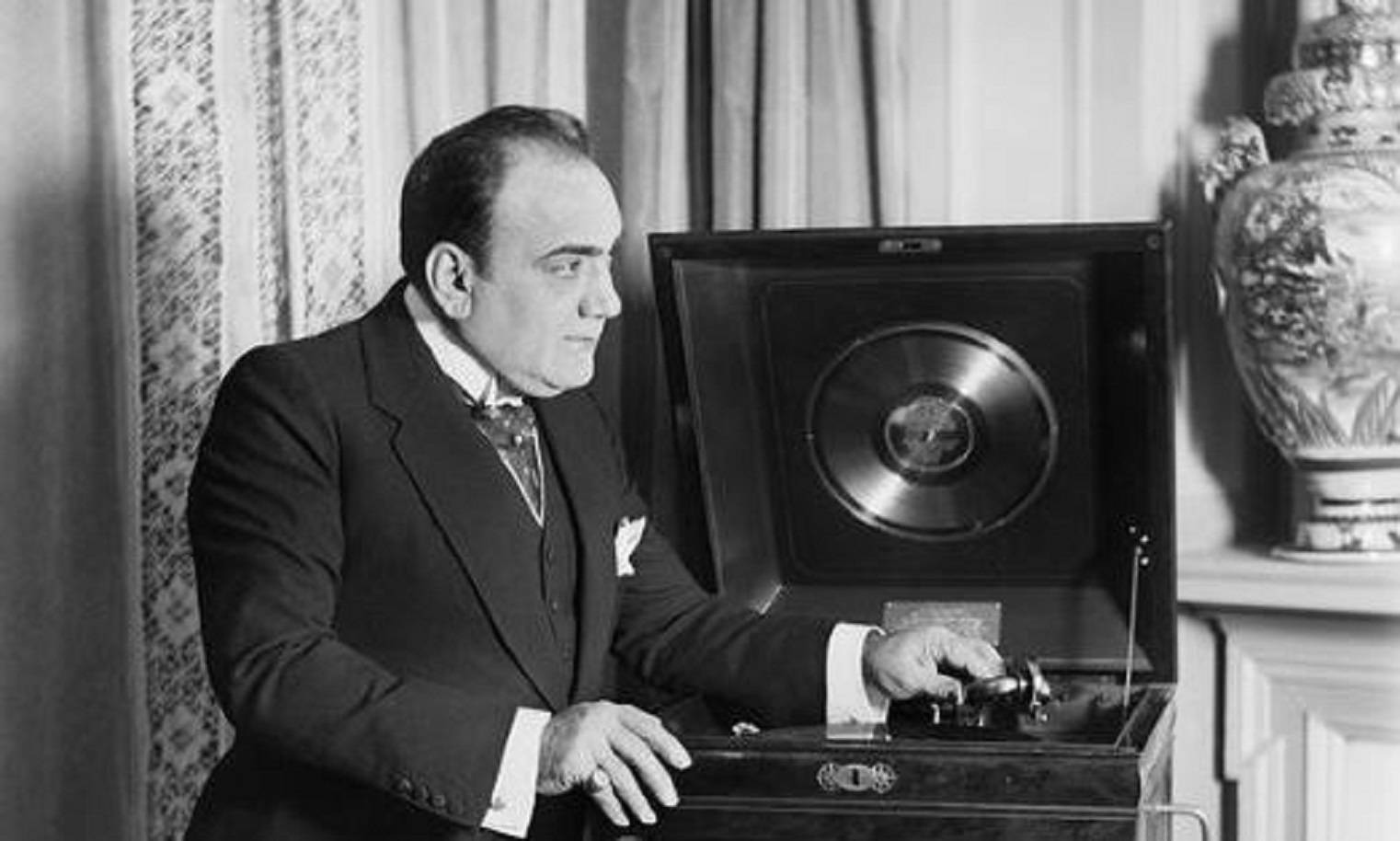 Enrico Caruso, vintage gramophone, large record, HD Desktop Wallpaper