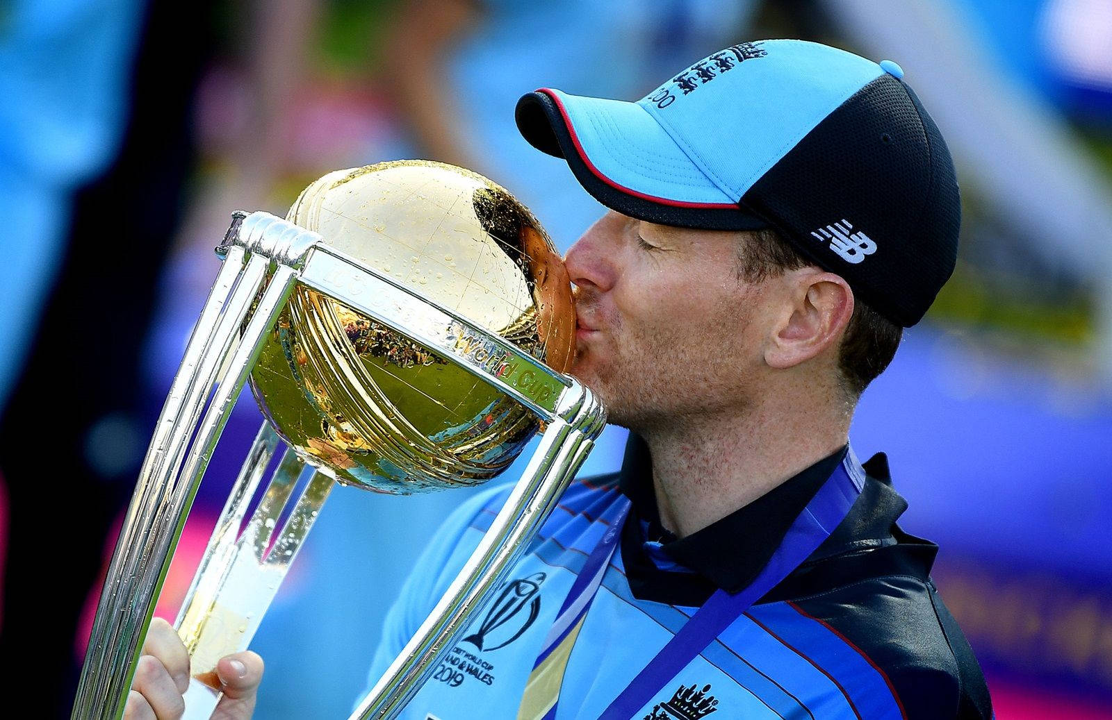 Eoin Morgan, golden trophy, blue and black cap, HD Desktop Wallpaper