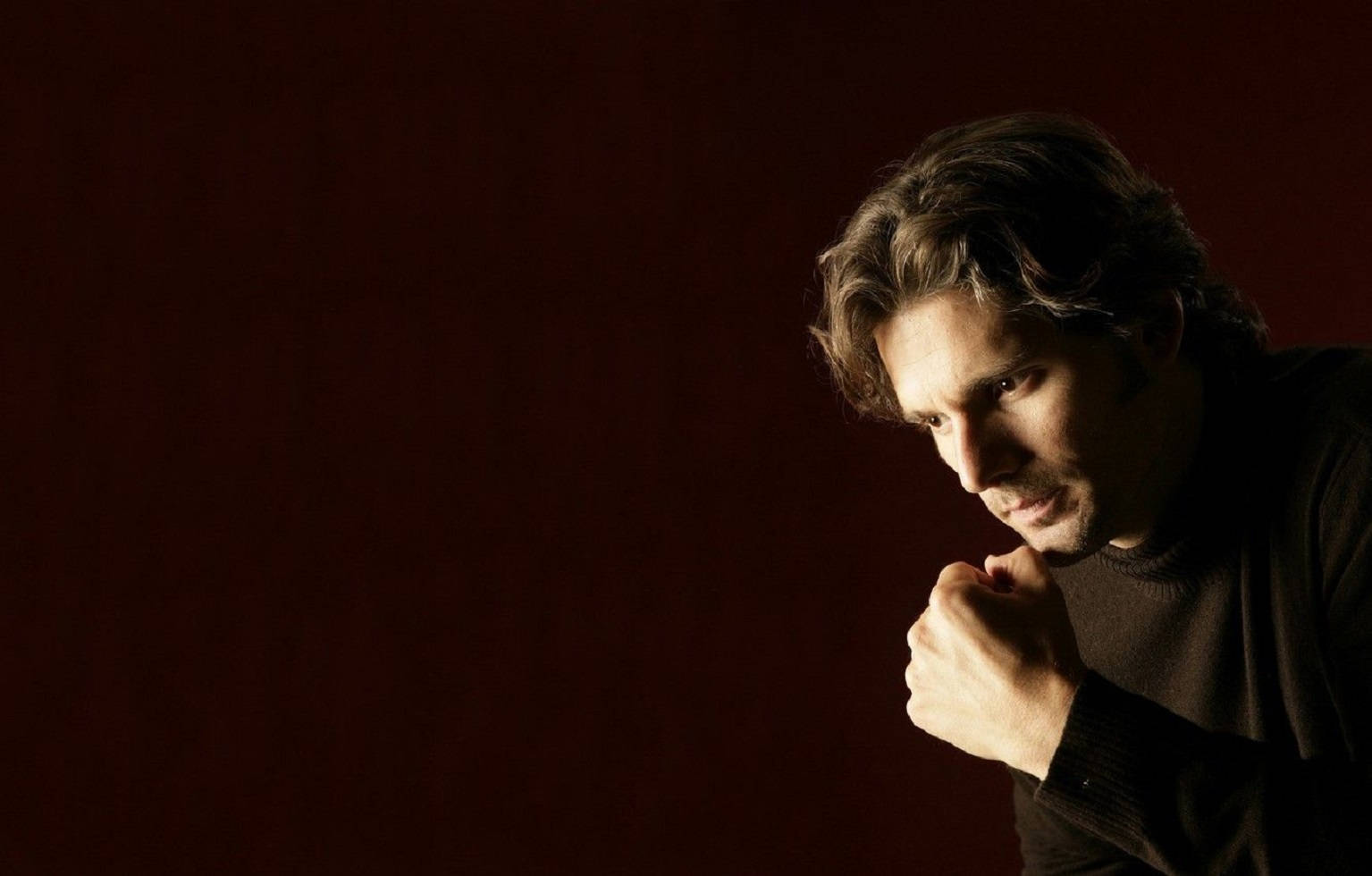 Eric Bana, tousled hair, dramatic side lighting, HD Desktop Wallpaper