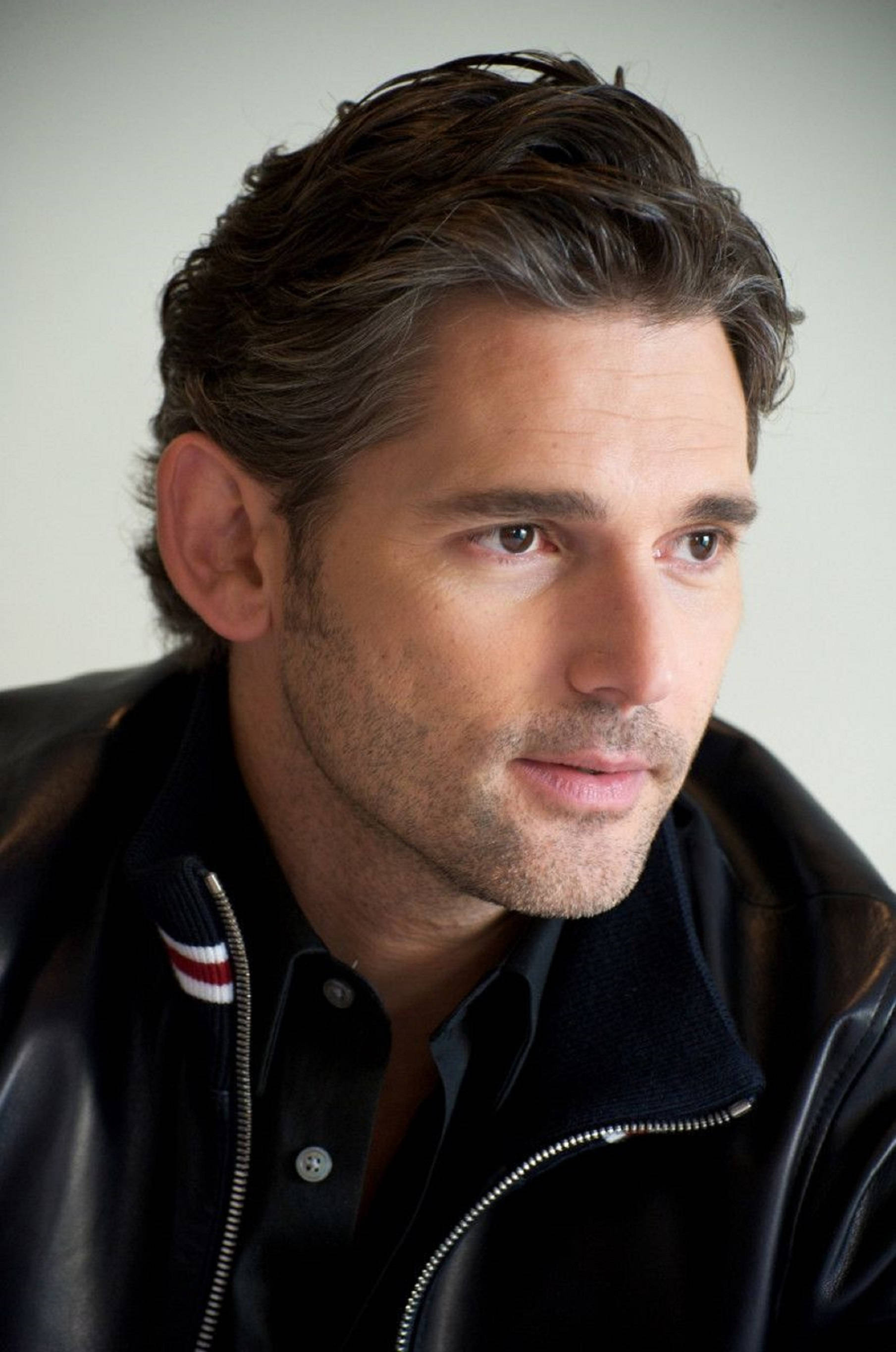 Eric Bana, black leather jacket, dark textured hair, 2K Phone Wallpaper
