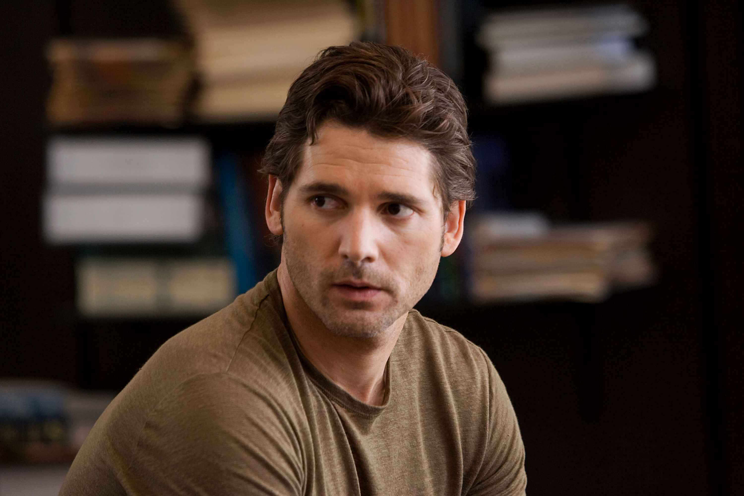 Eric Bana, dark hair, stubble, 2K Desktop Wallpaper
