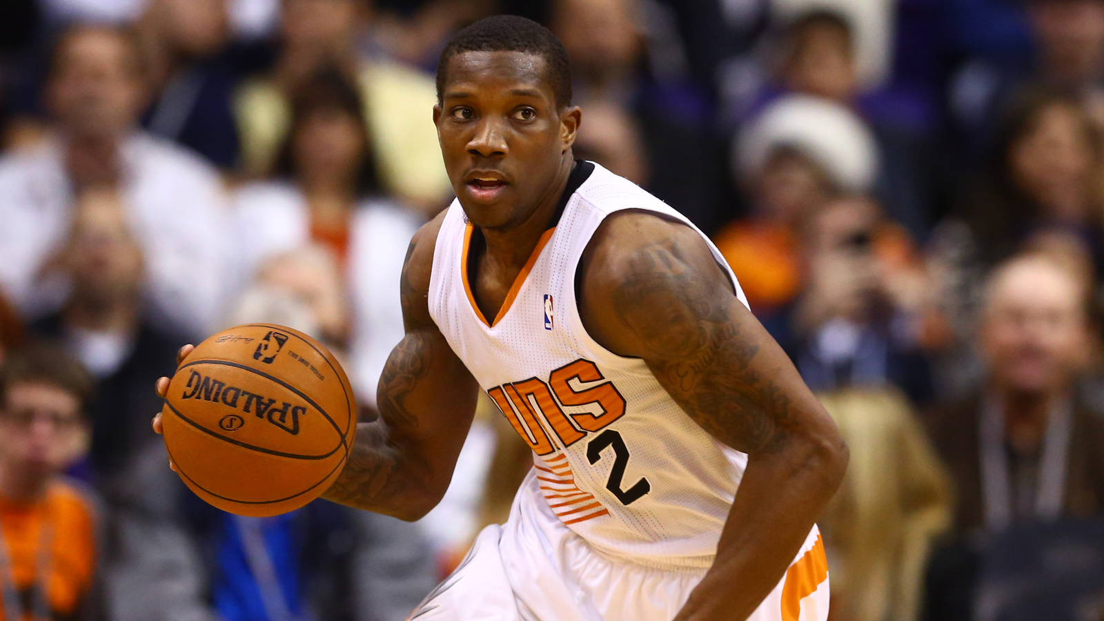 Eric Bledsoe, white Suns jersey, dribbles intensely, HD Desktop Wallpaper