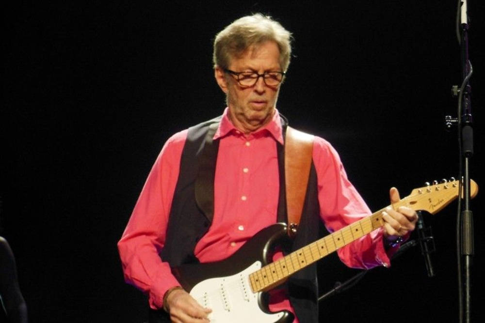 Eric Clapton, signature black vest, white electric guitar, SD Desktop Wallpaper