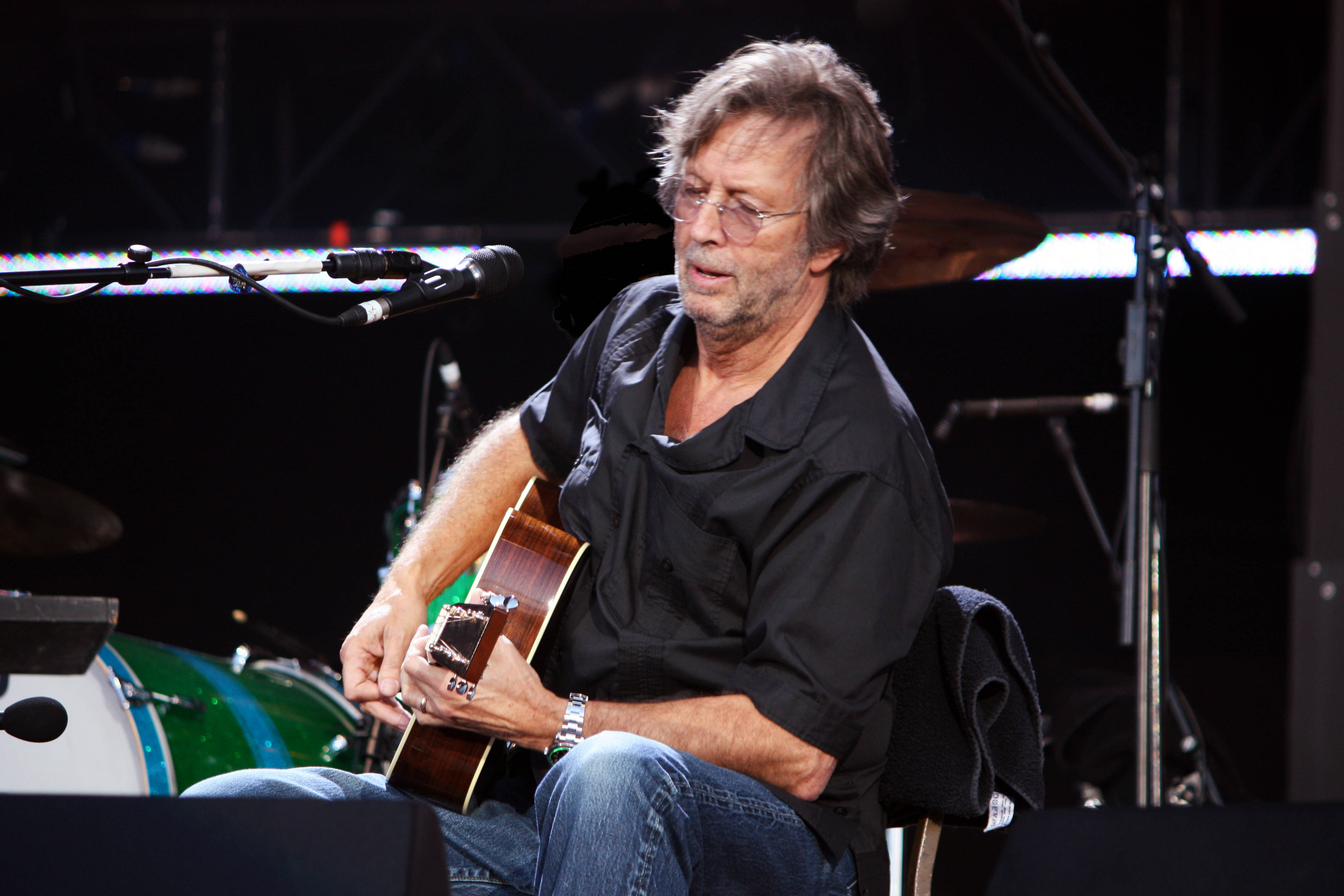 Eric Clapton, acoustic guitar, drum kit, 4K Desktop Wallpaper