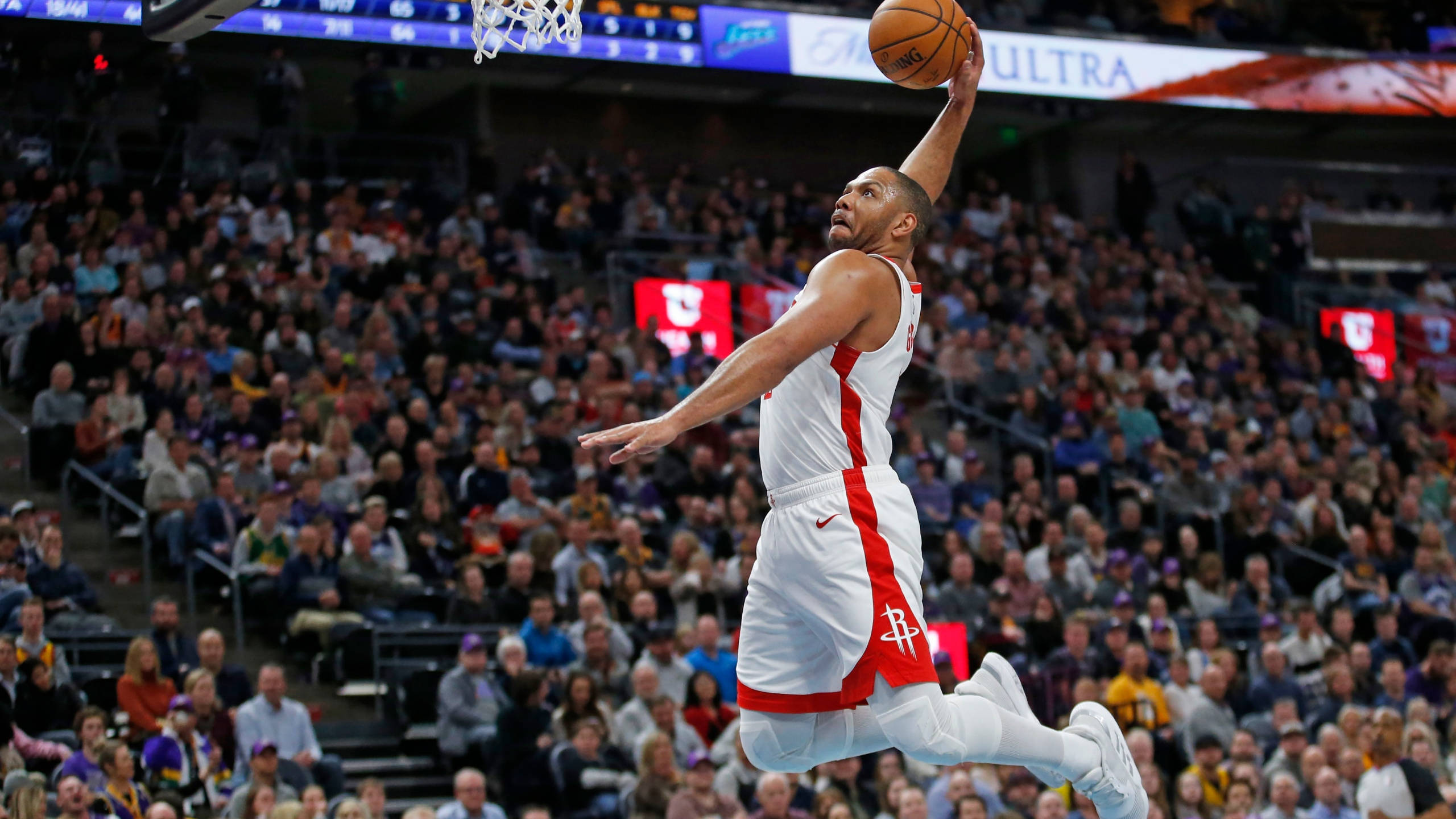 Eric Gordon, slam dunk, white and red uniform, 2K Desktop Wallpaper