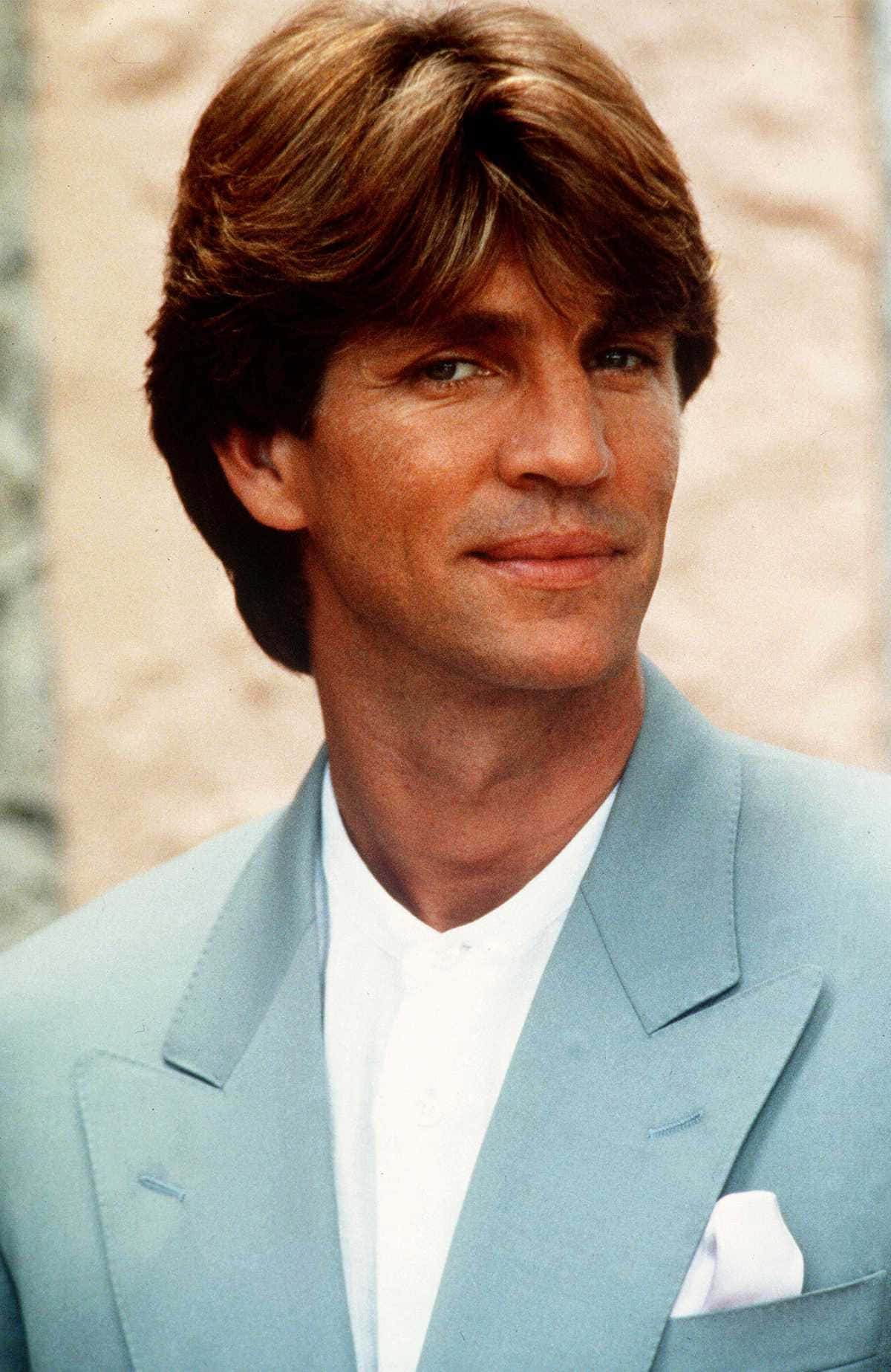 Eric Roberts, light blue suit, white shirt, HD Phone Wallpaper
