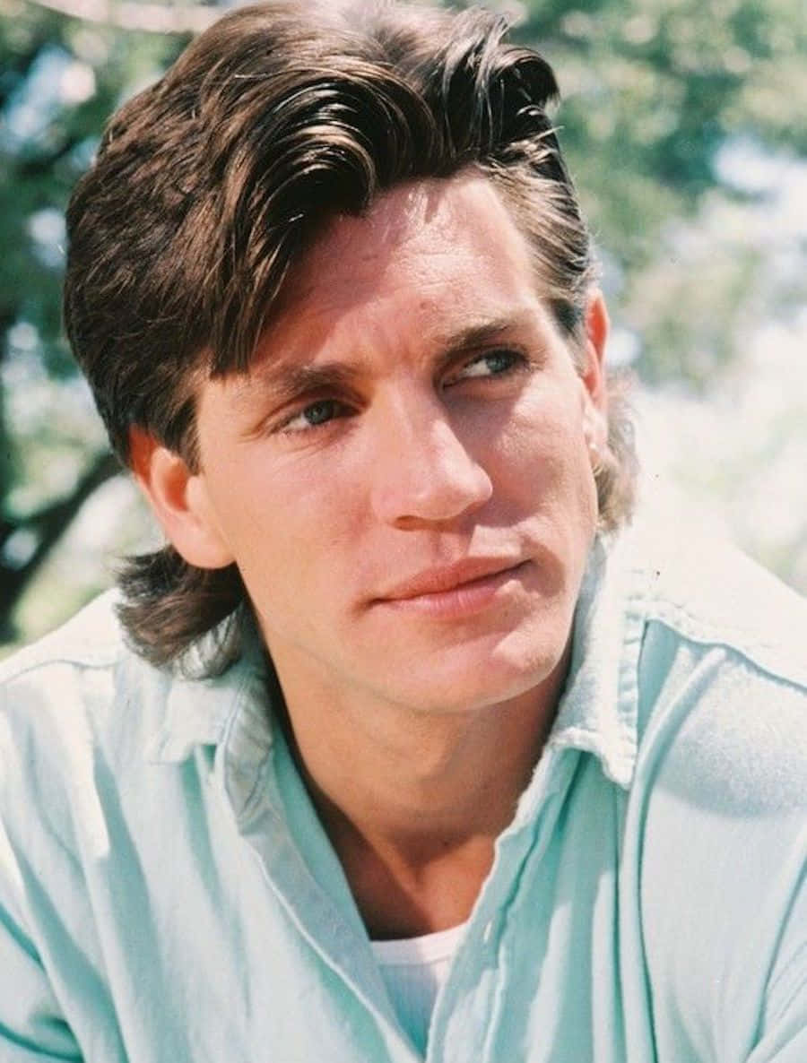 Eric Roberts, light blue shirt, bright sunlight, SD Phone Wallpaper
