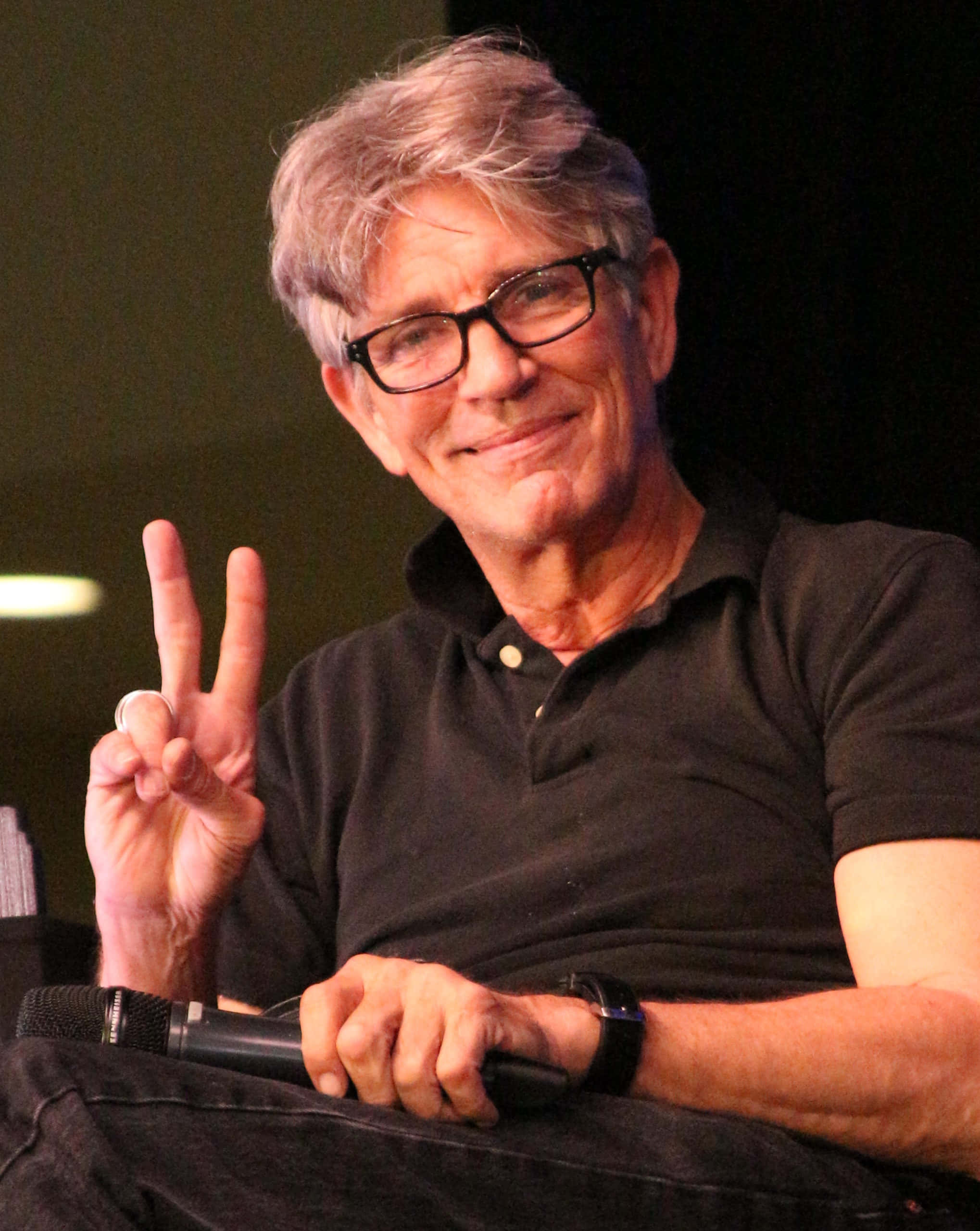Eric Roberts, mic, peace sign, 2K Phone Wallpaper