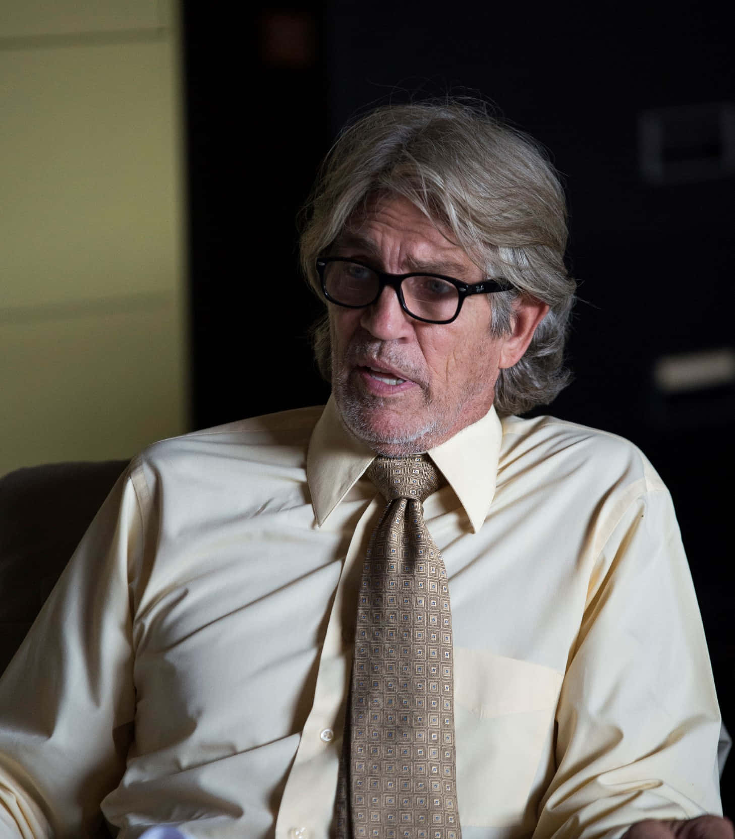 Eric Roberts, gray hair, glasses, HD Phone Wallpaper