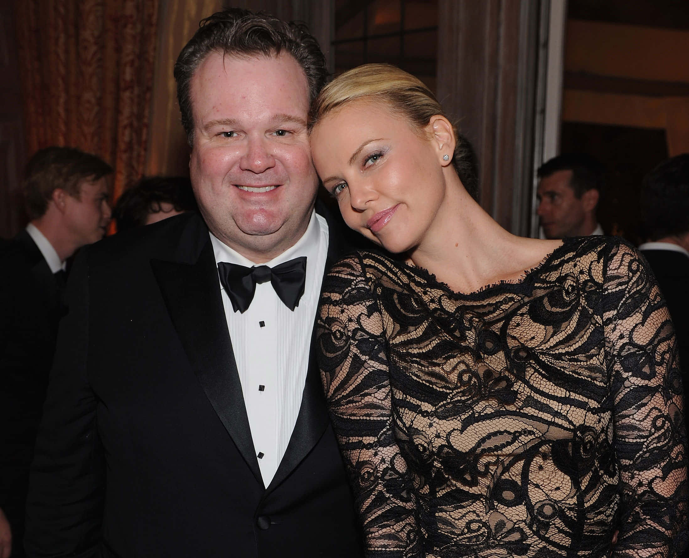 Eric Stonestreet, tuxedo, black lace dress, Full HD Desktop Wallpaper