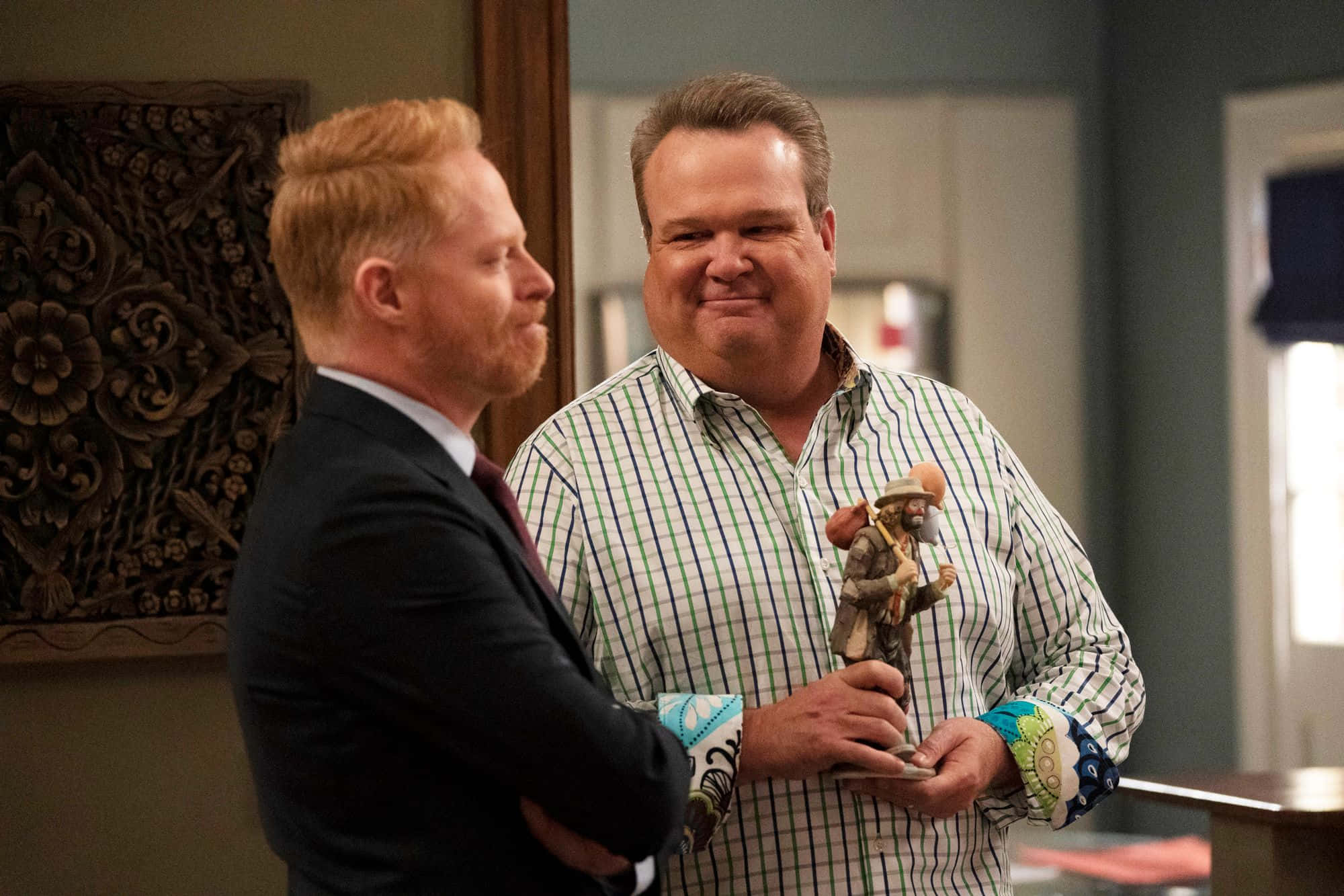 Eric Stonestreet, suit, plaid shirt, Full HD Desktop Wallpaper
