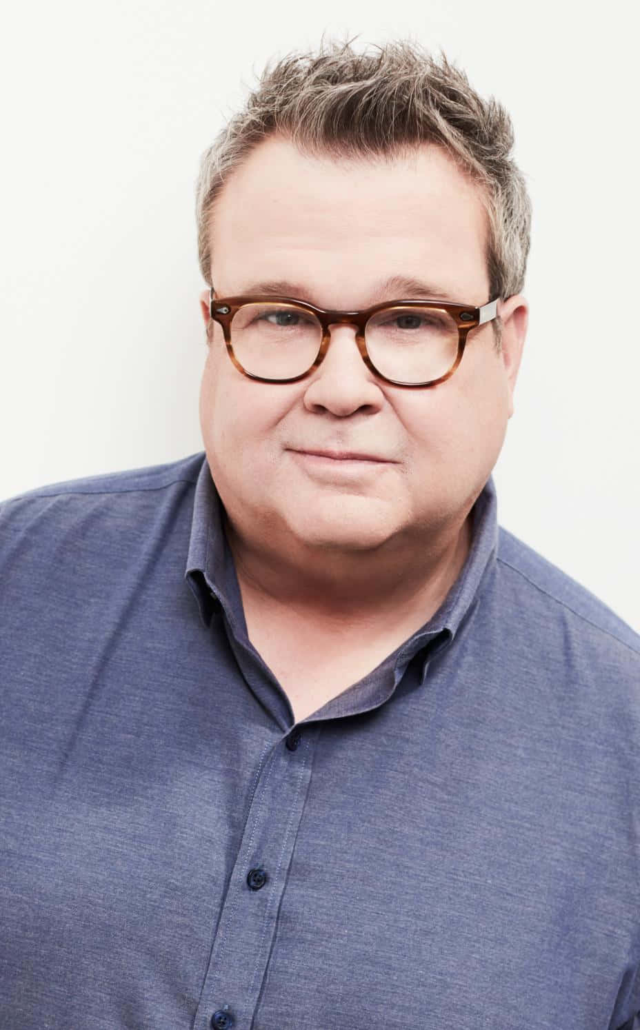 Eric Stonestreet, blue button-down shirt, glasses, HD Phone Wallpaper